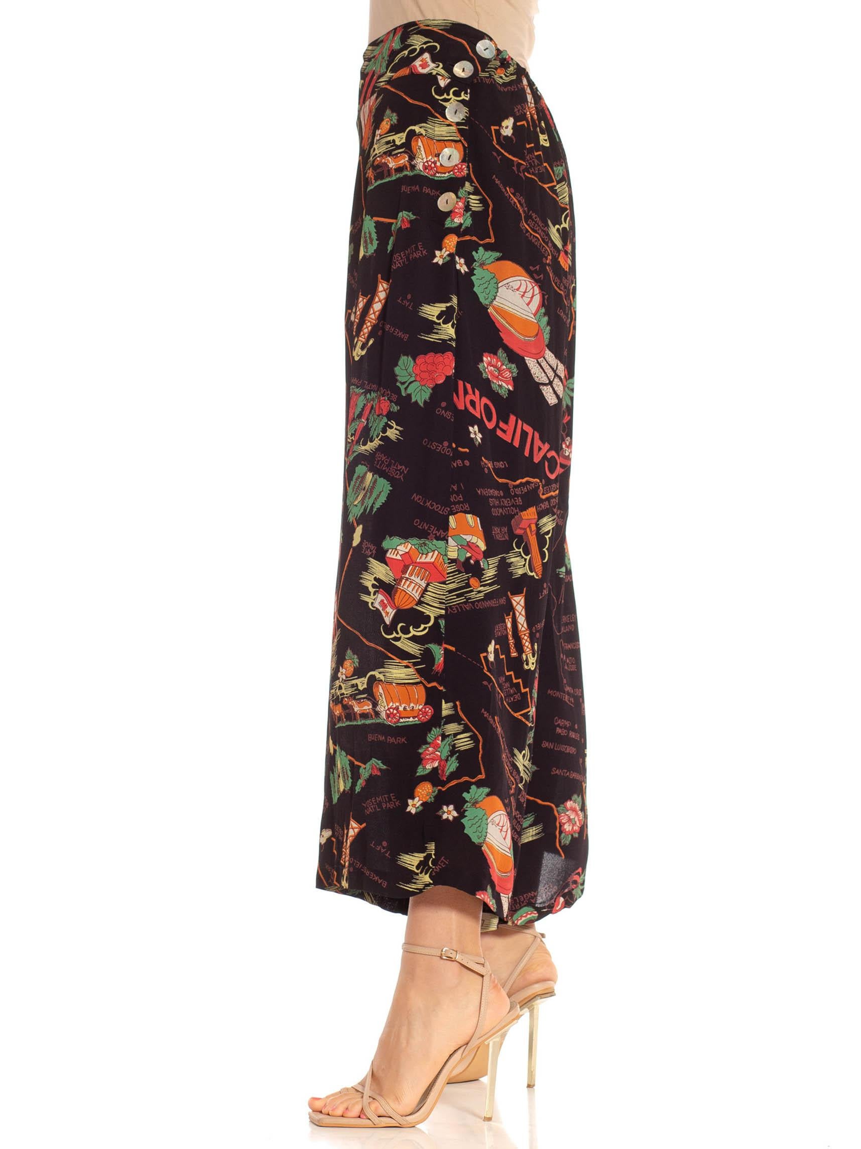1970S Black & Red Silk Map Of Landmarks Printed Pants In Good Condition For Sale In New York, NY
