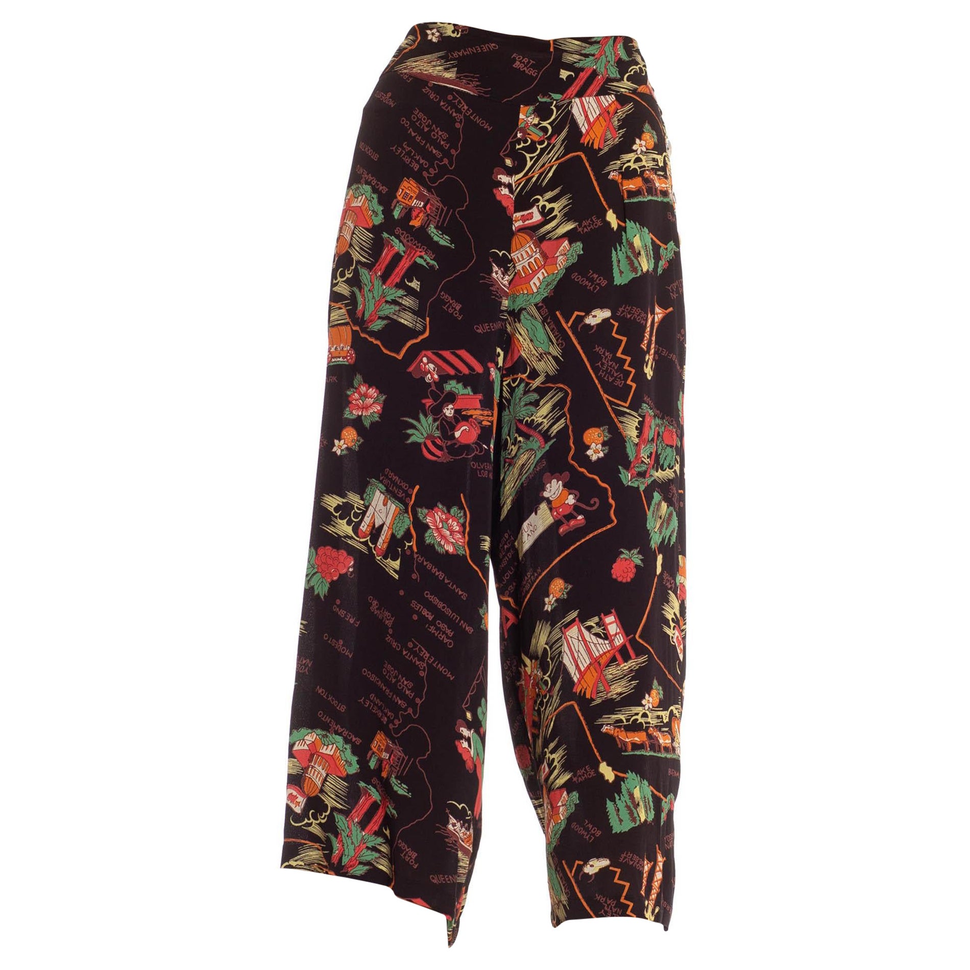 Pantalon en soie noir et rouge des années 1970 imprimé d'une carte de monuments en vente