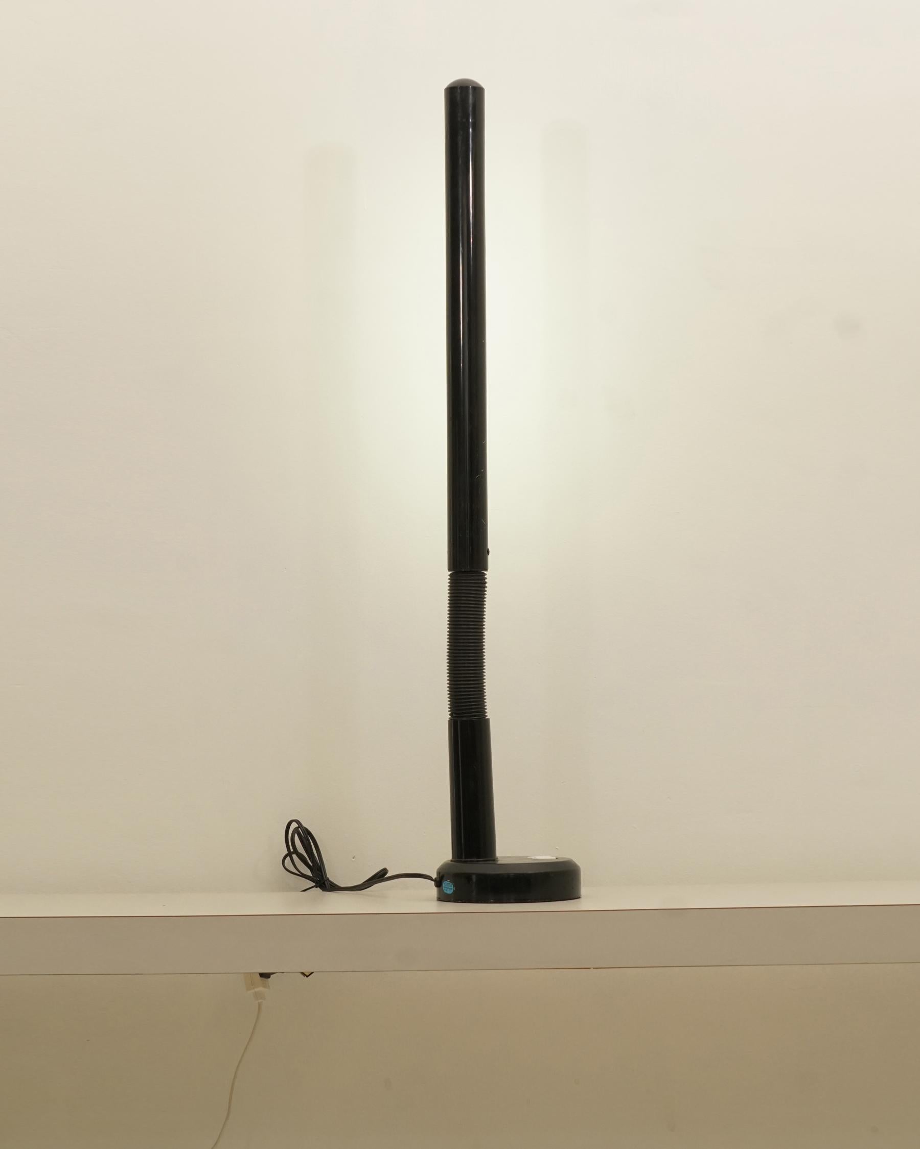 1970s Black Space Age Tubular Desk Lamp in the Style of Anders Pehrson’s “Tuben” In Fair Condition In San Gabriel, CA