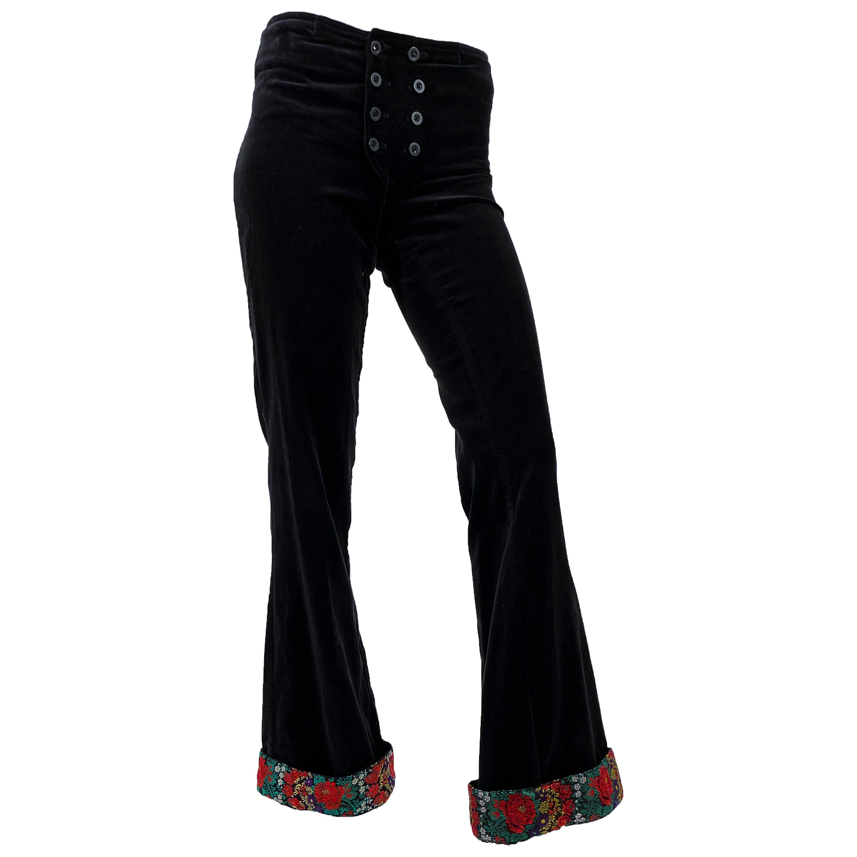 1970er Schwarze Glockenhose aus Samt im Angebot