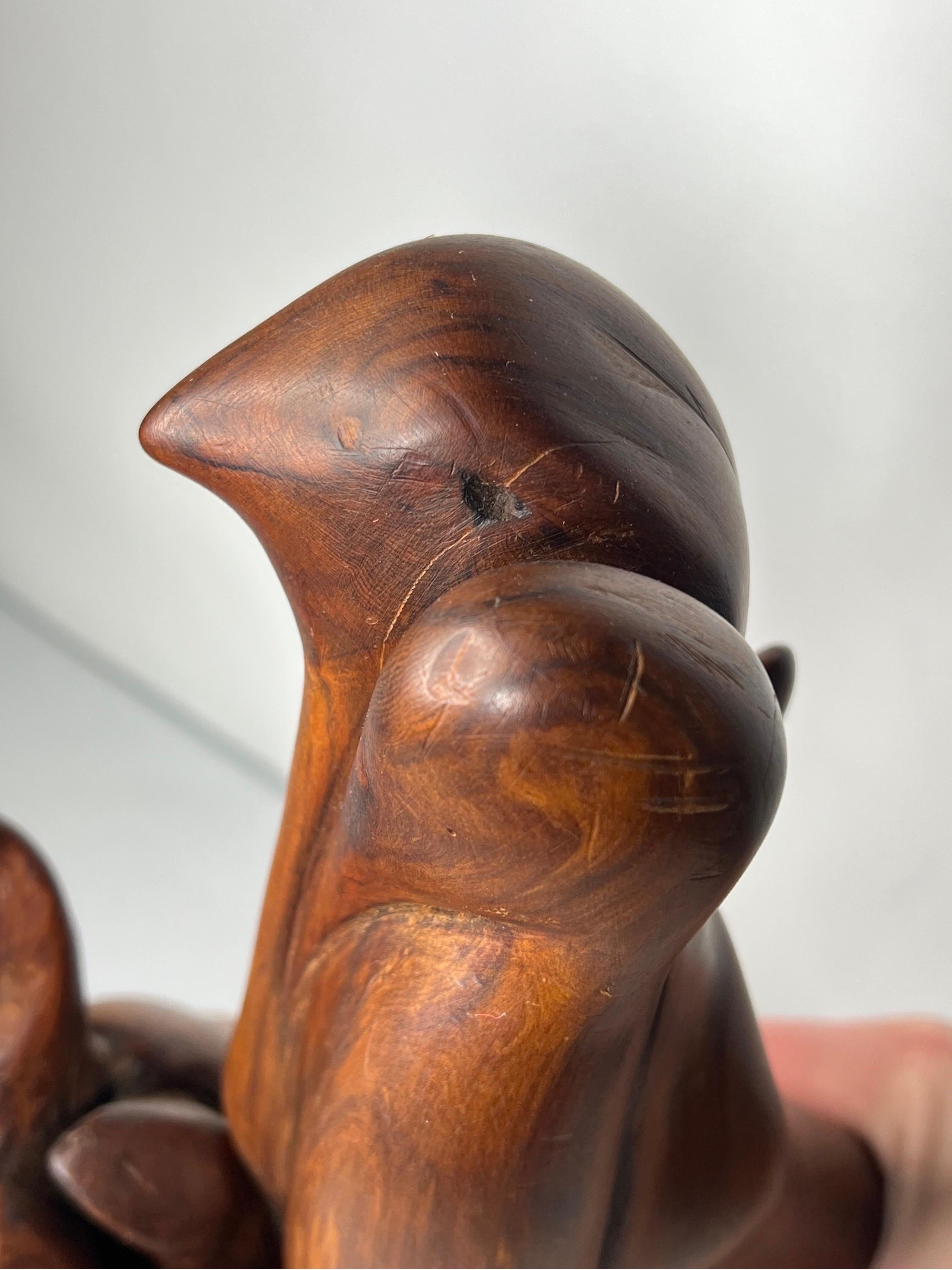 1970 Noyer noir Sculpture abstraite en bois en forme d'oiseau en vente 7