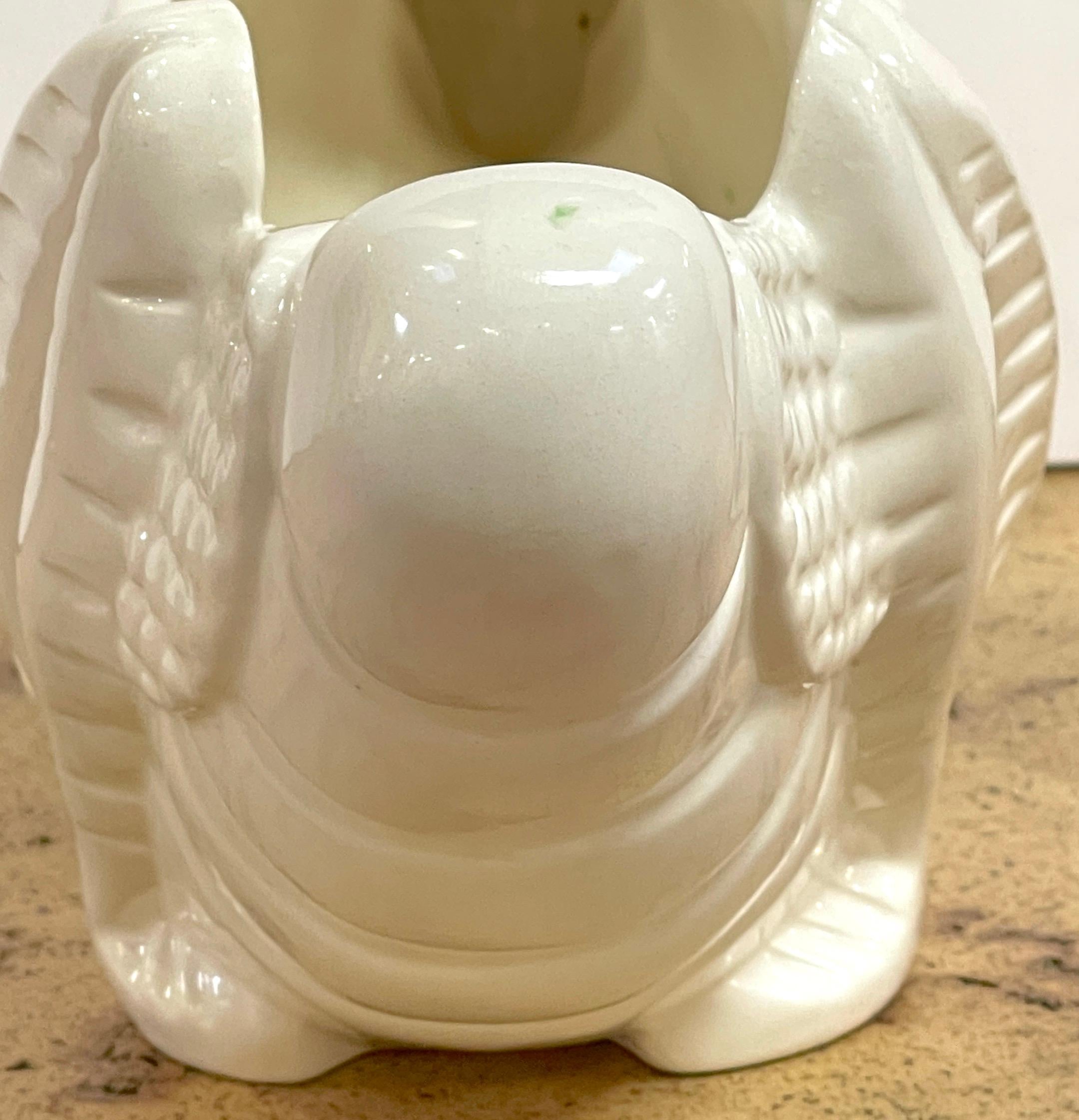 Porcelaine Jardinière/ Jardinière figurative Blanc de Chine des années 1970   en vente