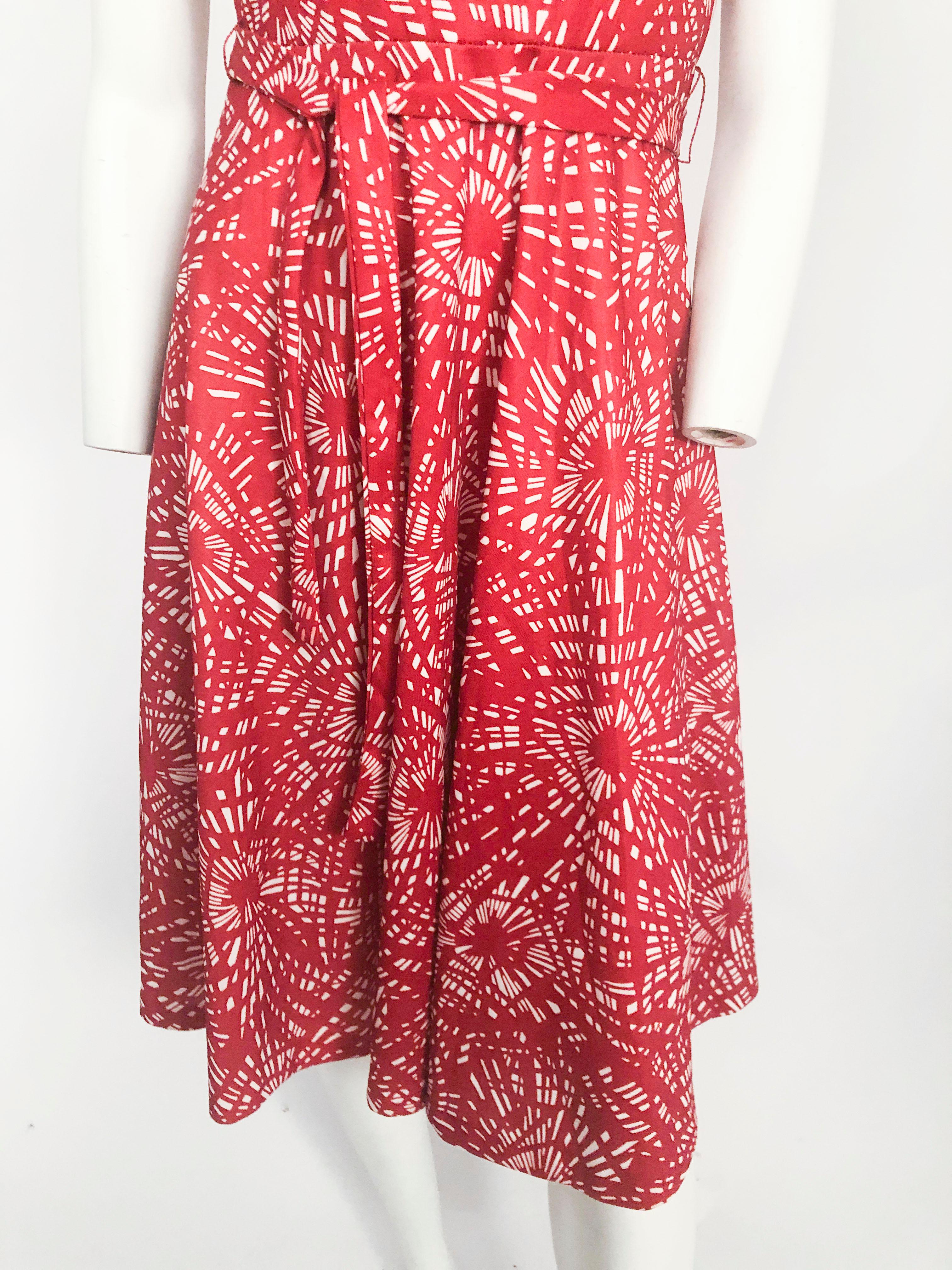 1970er Jahre Blutoranges bedrucktes Kleid mit übergroßem Rollkragenpullover im Zustand „Gut“ im Angebot in San Francisco, CA