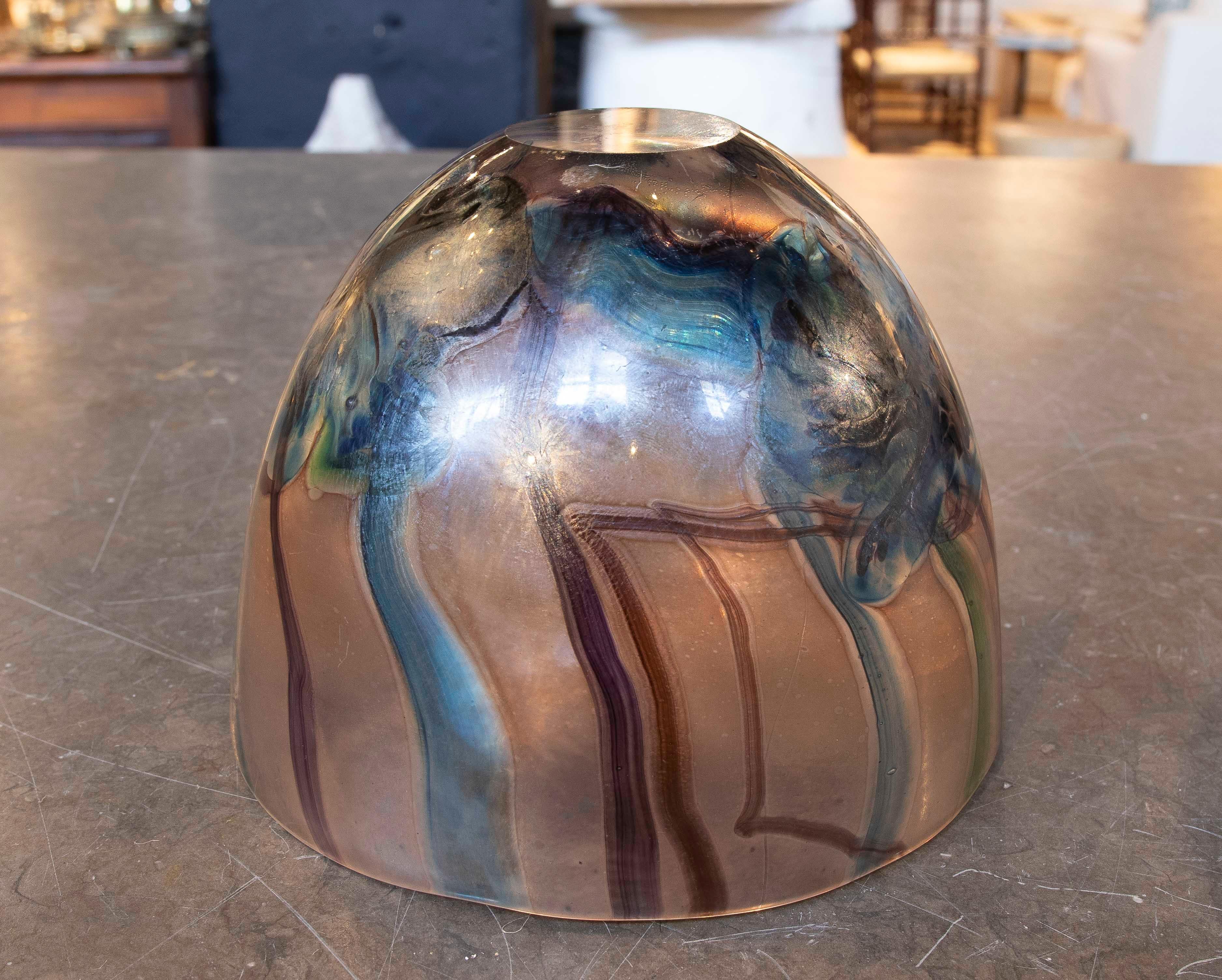 1970s Blown Glass Bowl with Ribbed Decoration, Contemporary Style For Sale 5