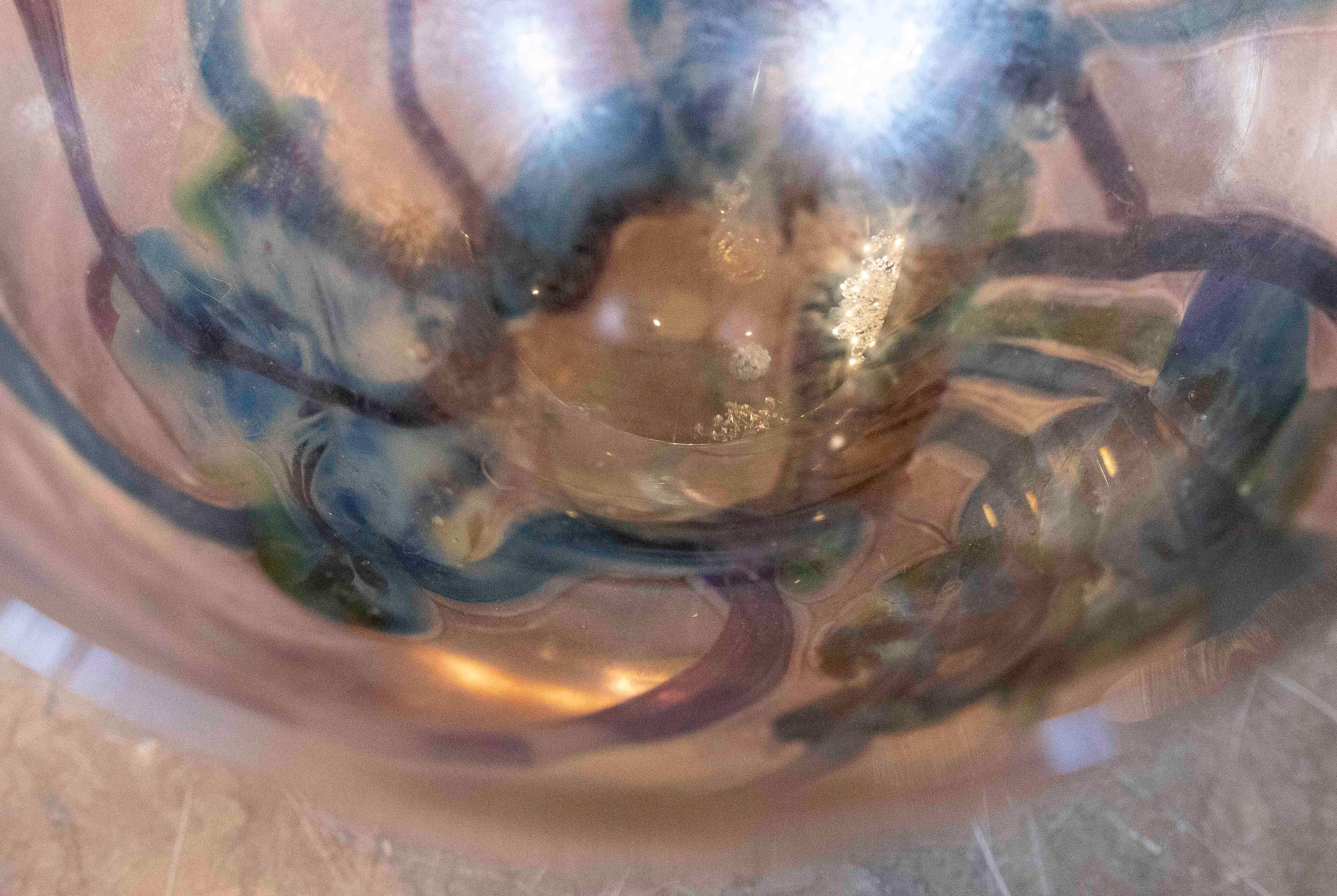 1970s Blown Glass Bowl with Ribbed Decoration, Contemporary Style For Sale 4