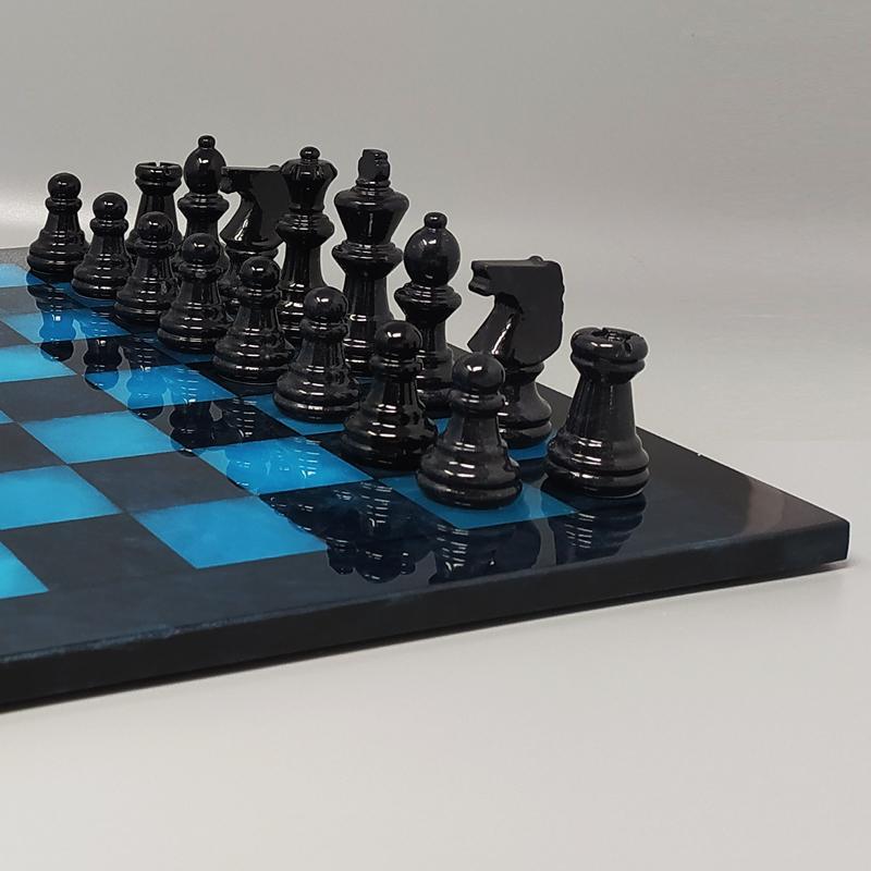 1970s Blue and Black Chess Set in Volterra Alabaster Handmade, Made in Italy In Excellent Condition In Milano, IT