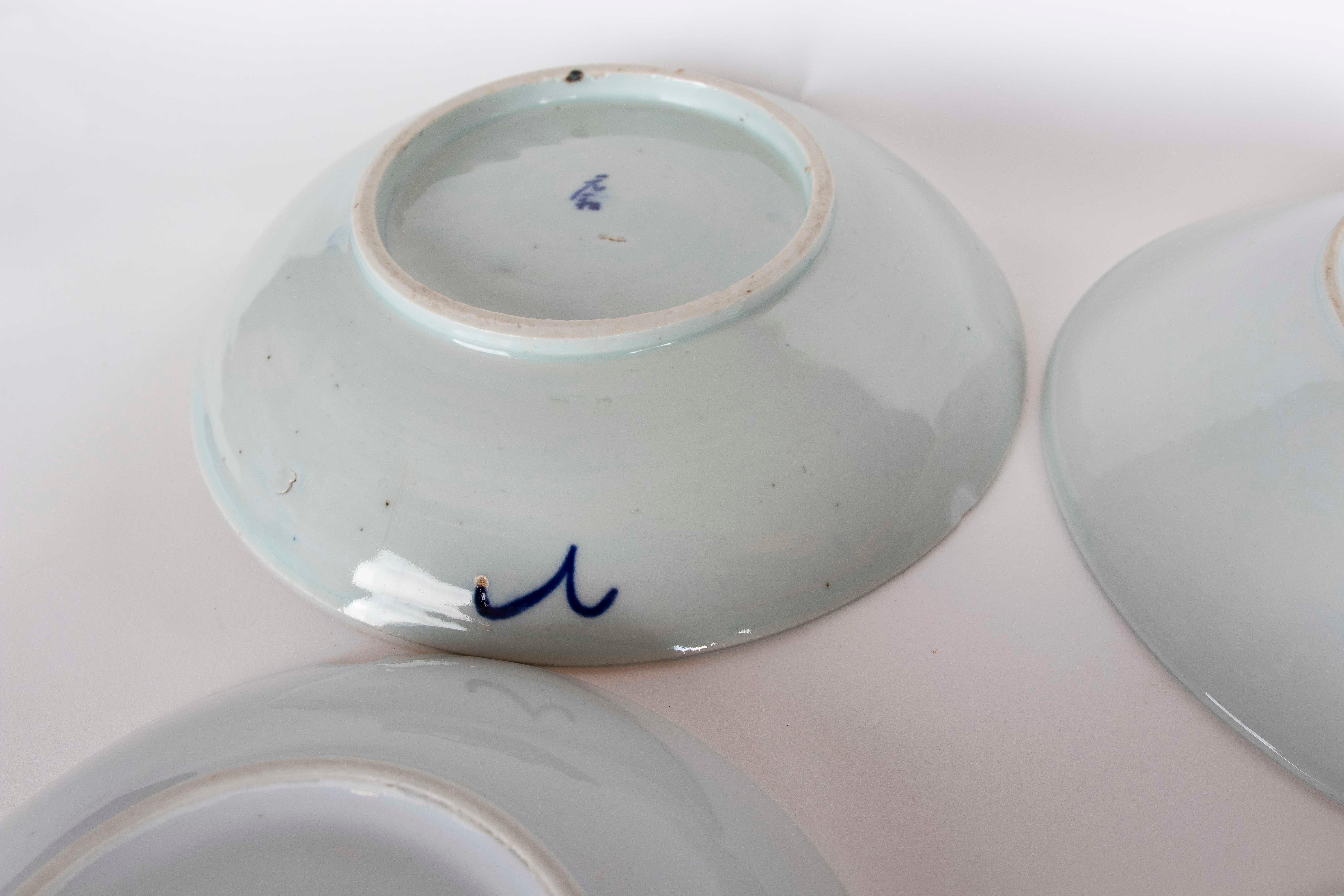 1970 Ensemble d'assiettes en porcelaine bleue et blanche avec motif de poisson en vente 6