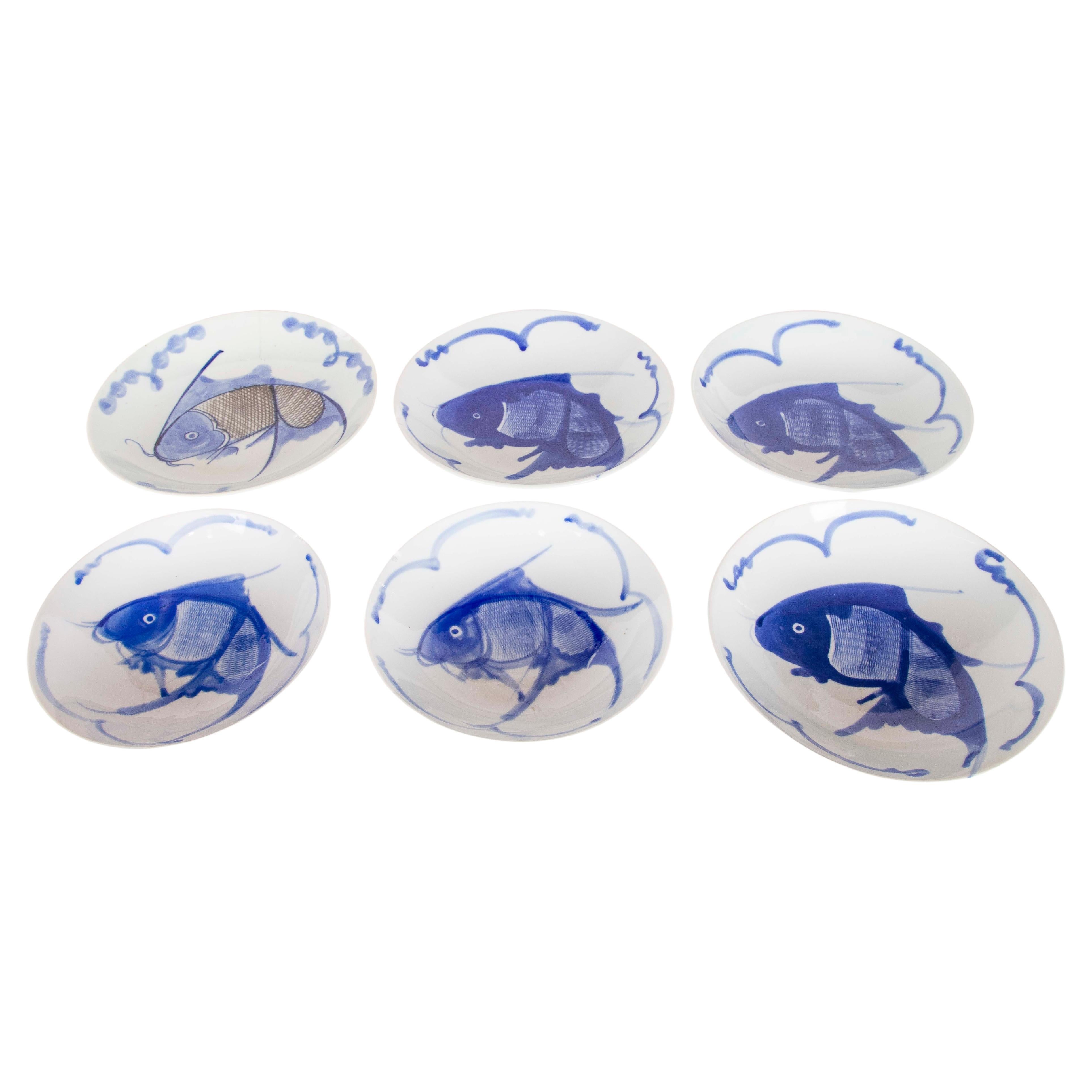 1970 Ensemble d'assiettes en porcelaine bleue et blanche avec motif de poisson en vente