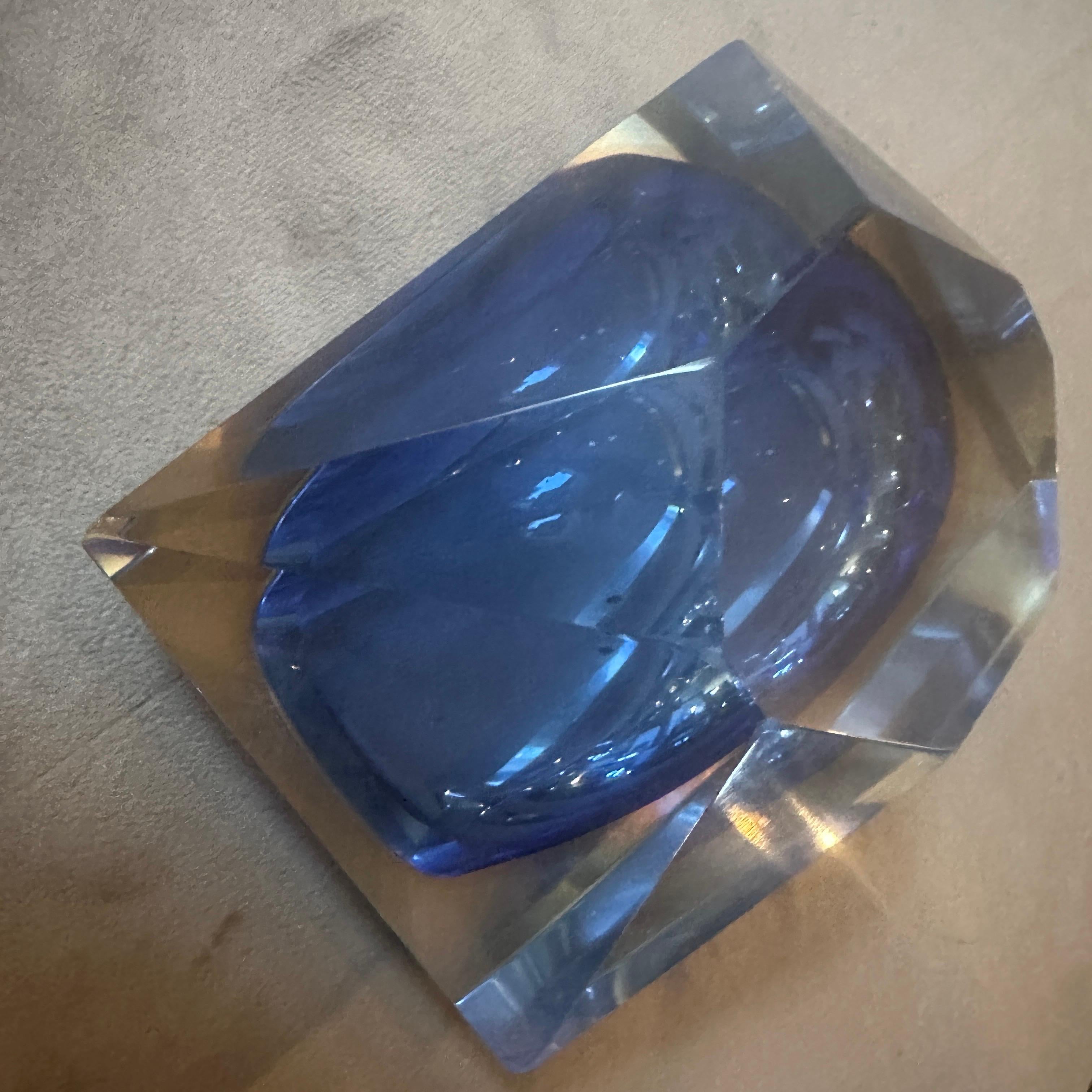 Aschenbecher aus blauem und gelbem Murano Glass Sommerso, facettiert, 1970er Jahre, von Seguso (Moderne) im Angebot