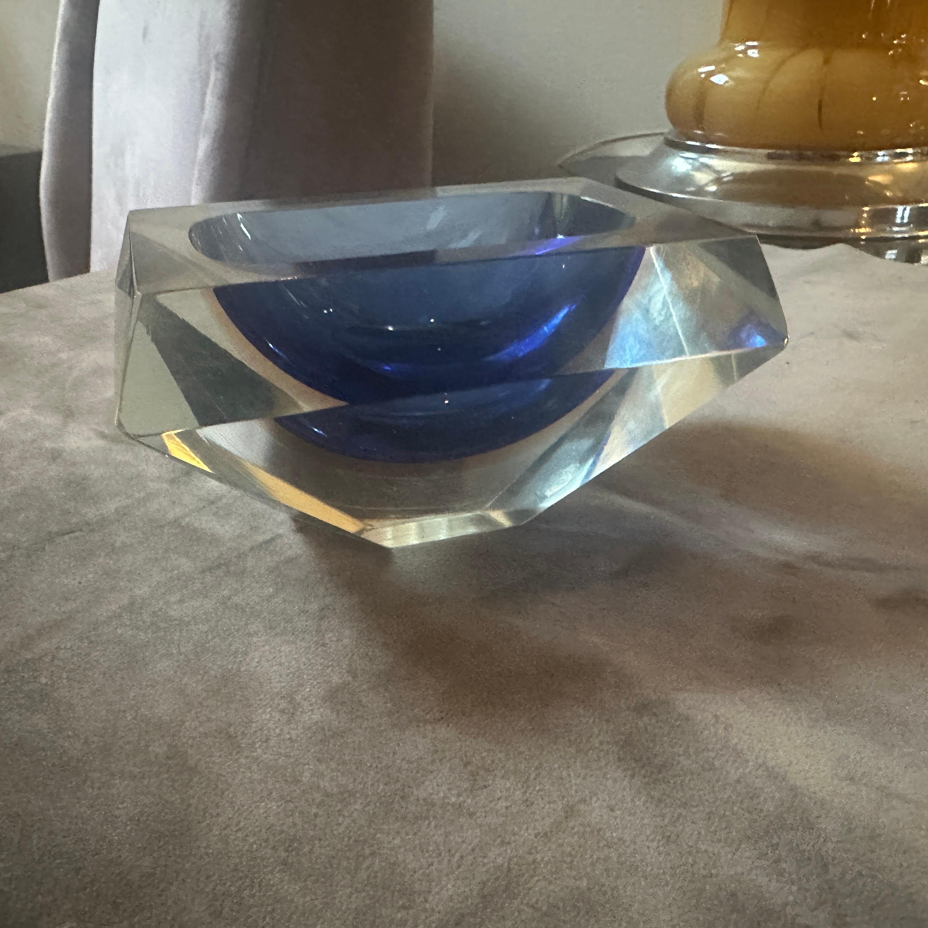 Aschenbecher aus blauem und gelbem Murano Glass Sommerso, facettiert, 1970er Jahre, von Seguso im Zustand „Gut“ im Angebot in Aci Castello, IT