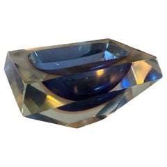 Posacenere in vetro di Murano Glass Sommerso sfaccettato anni '70, blu e giallo, di Seguso