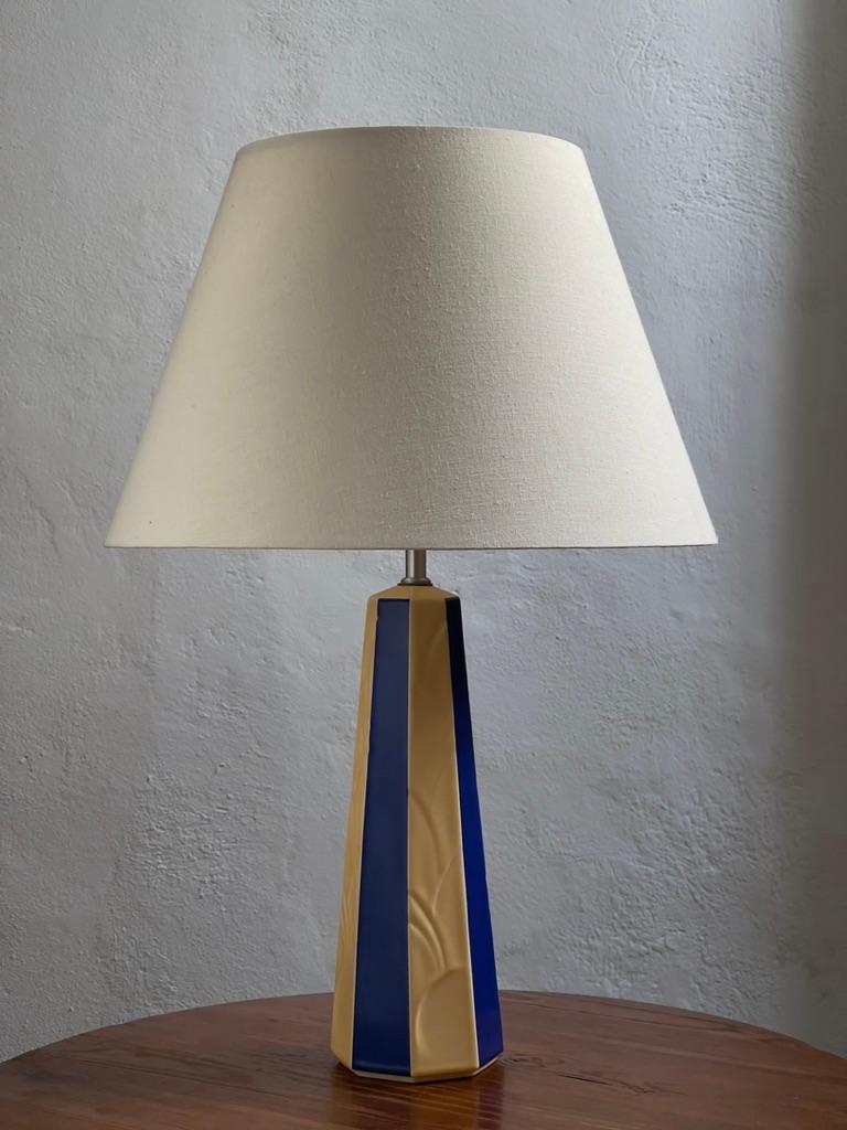 Rare 1970s danish ceramic table lamp by Søholm, Denmark with vertical striped blue and yellow glaze. Excellent condition. Comes with 110 v or 220 v plug.

Søholm Stentøj (Søholm stoneware). The manufactory was one of the oldest and most revered