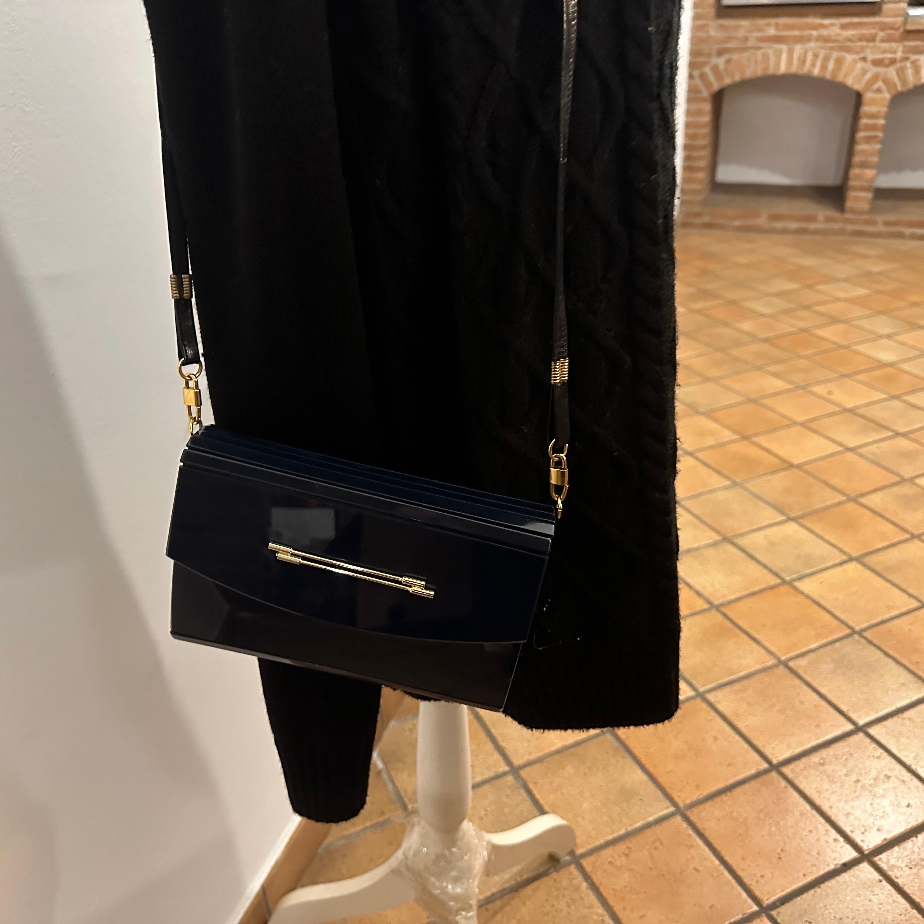 Bolso italiano de baquelita y cuero azul de los años 70 Negro en venta