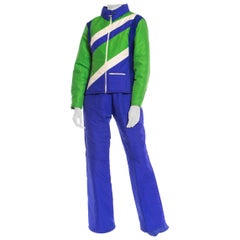 Ensemble veste et pantalon de ski en nylon bleu et vert, style autrichien, années 1970