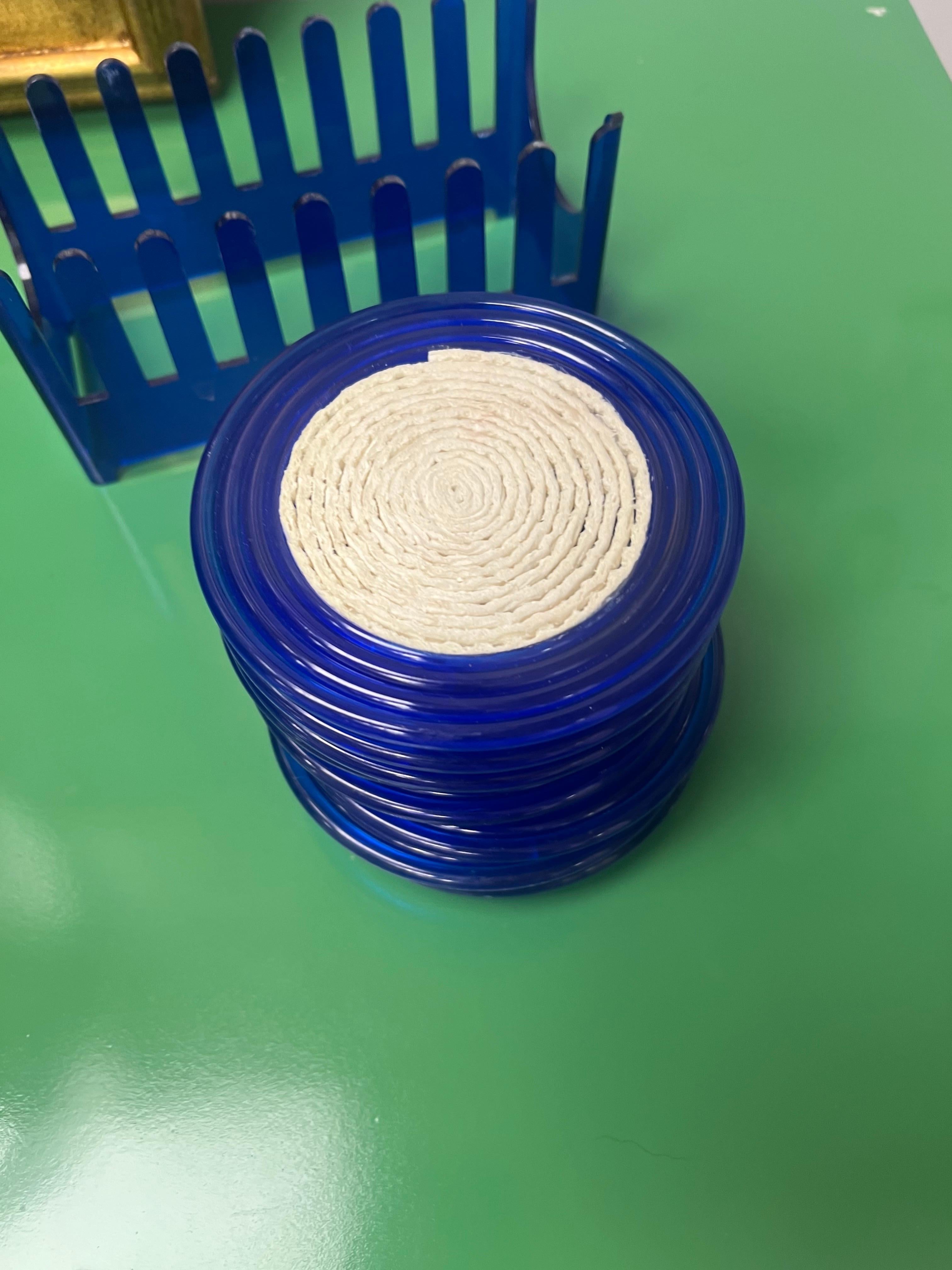 Sottobicchieri in lucite e corda blu degli anni '70 con supporto - un set di 9 In condizioni buone in vendita a Charleston, SC