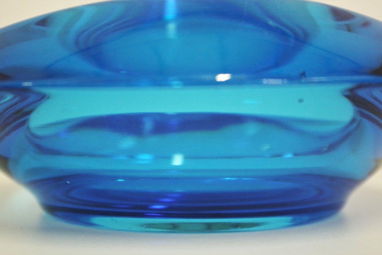 cenicero de cristal de Murano azul de los años 70 - Elegante diseño vintage en venta 1