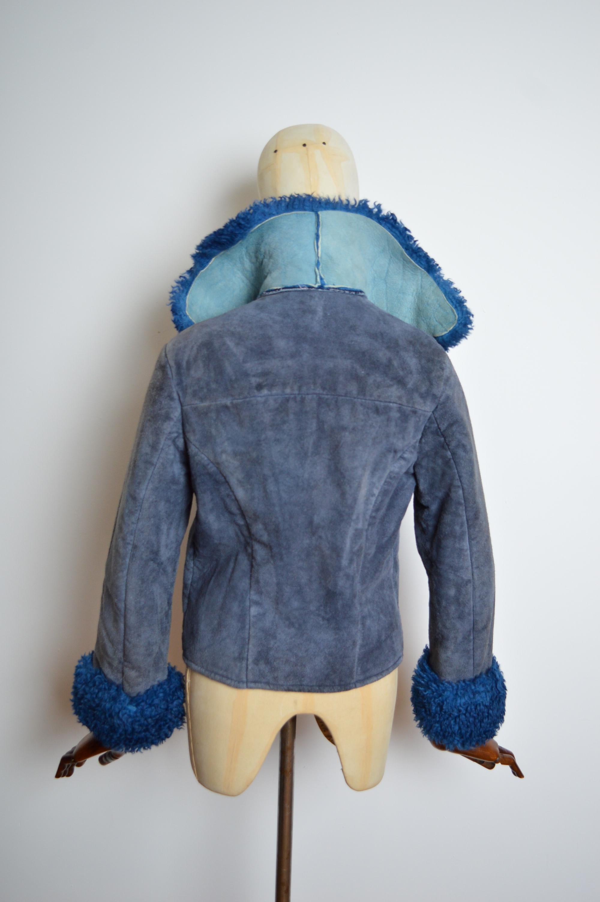 Cappotto in pelle scamosciata blu del 1970 con colletto e polsini in montone Penny Lane's in vendita 3