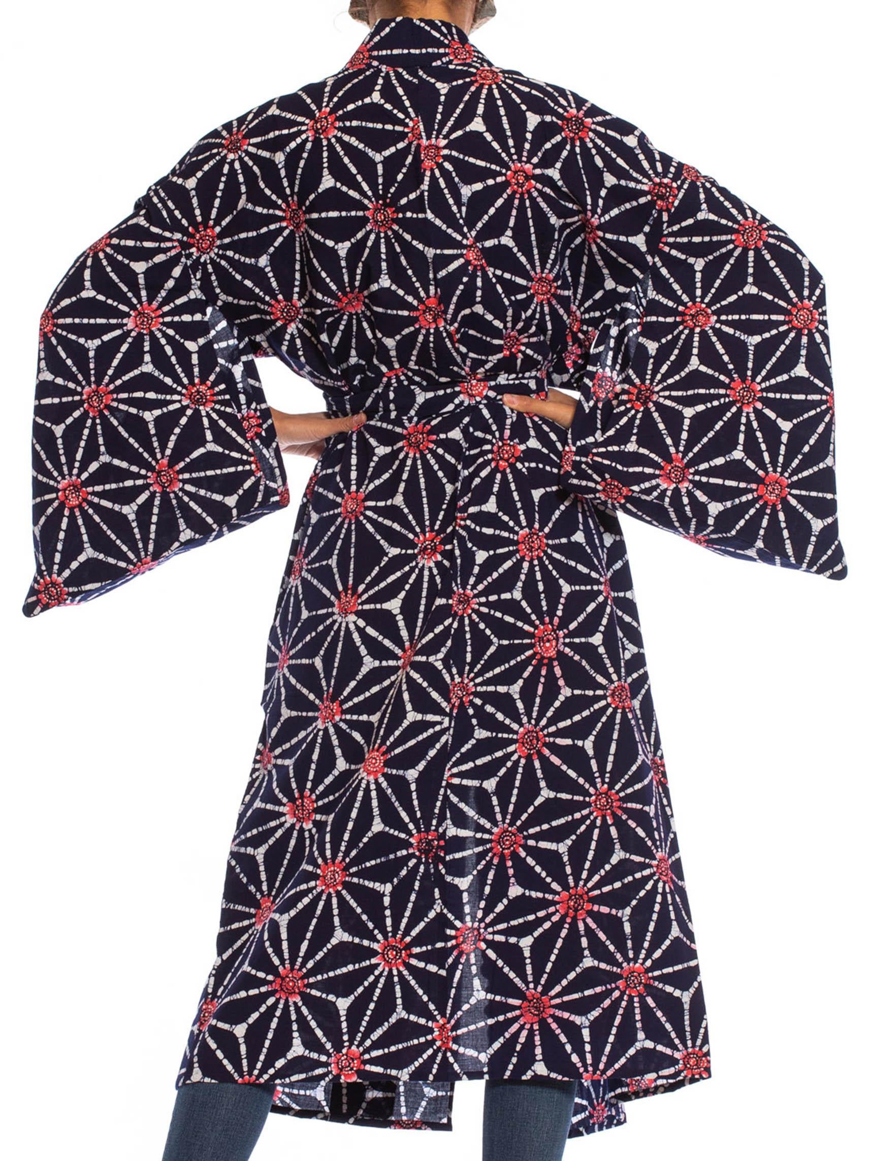 1970S Blue & White Batik Print Cotton Japanese Kimono Robe Sash In Excellent Condition In New York, NY