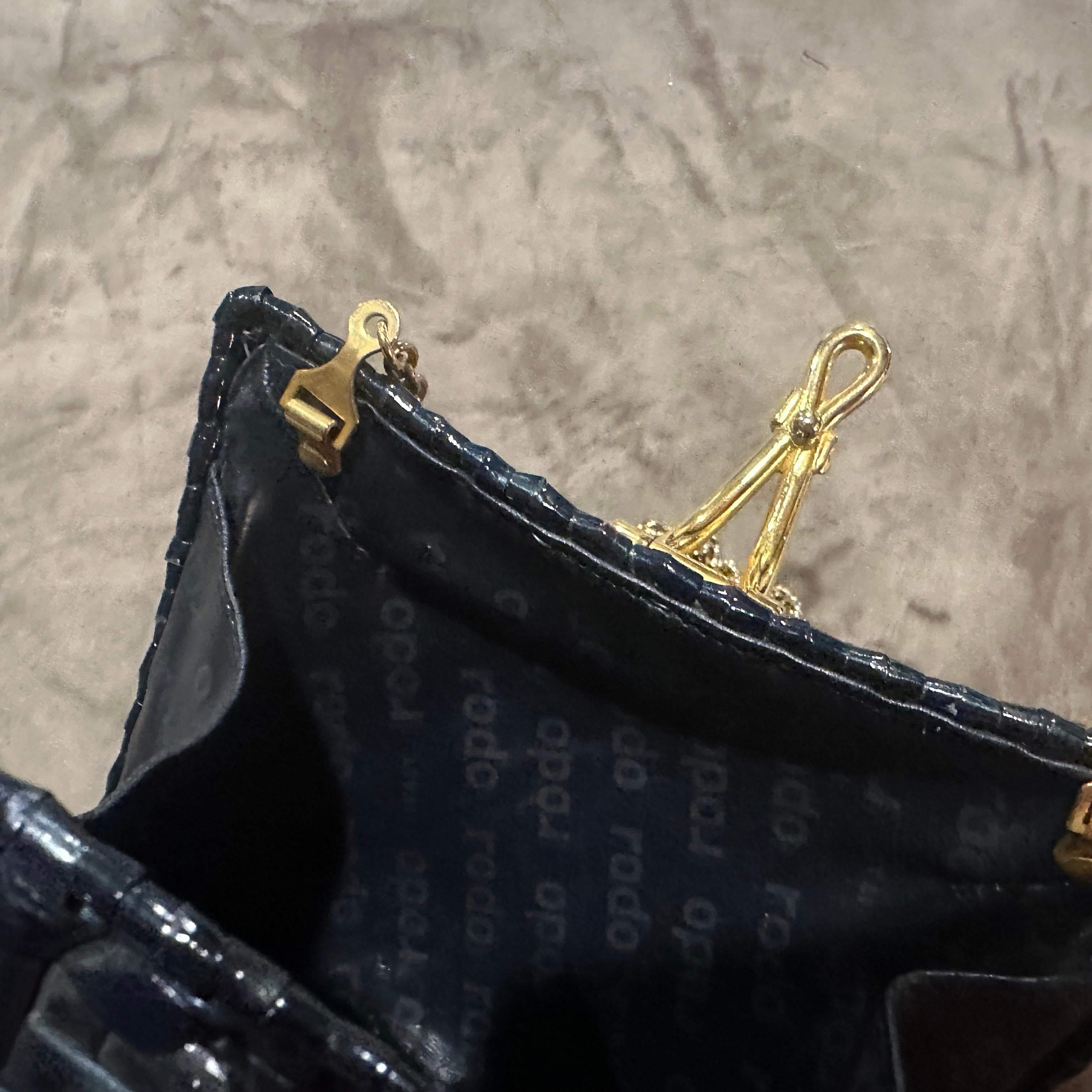 Donna Borsa a tracolla quadrata in vimini blu e ottone di Rodo degli anni '70 in vendita