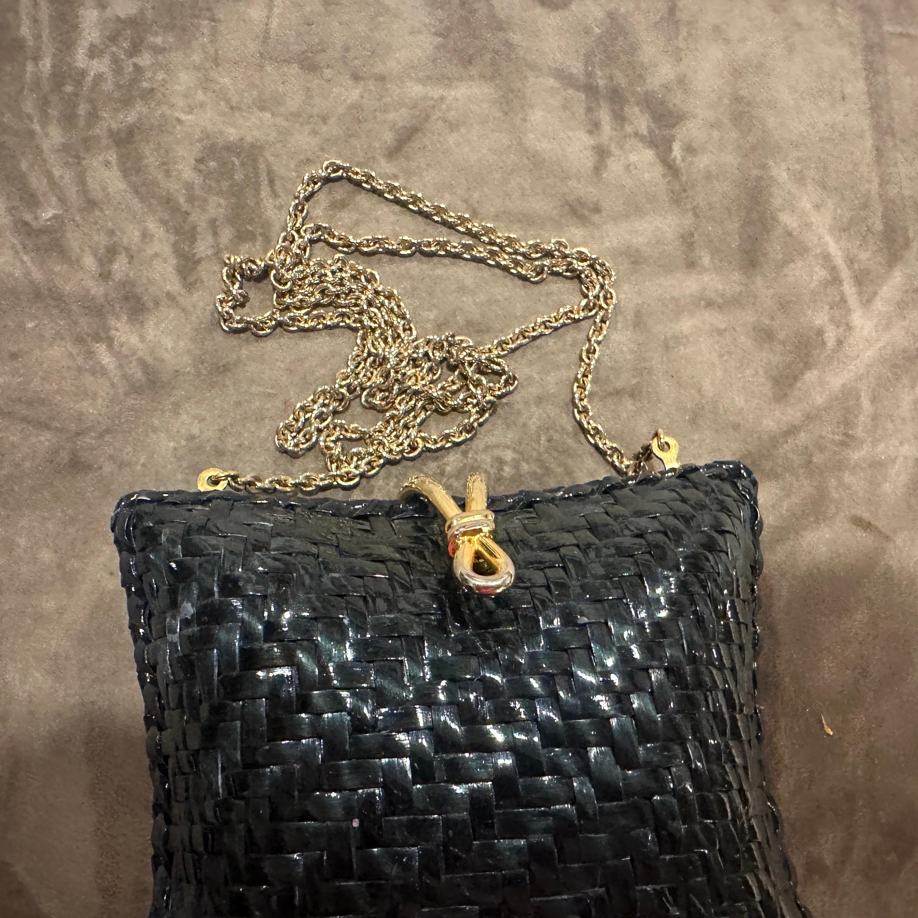 Borsa a tracolla quadrata in vimini blu e ottone di Rodo degli anni '70 in vendita 2