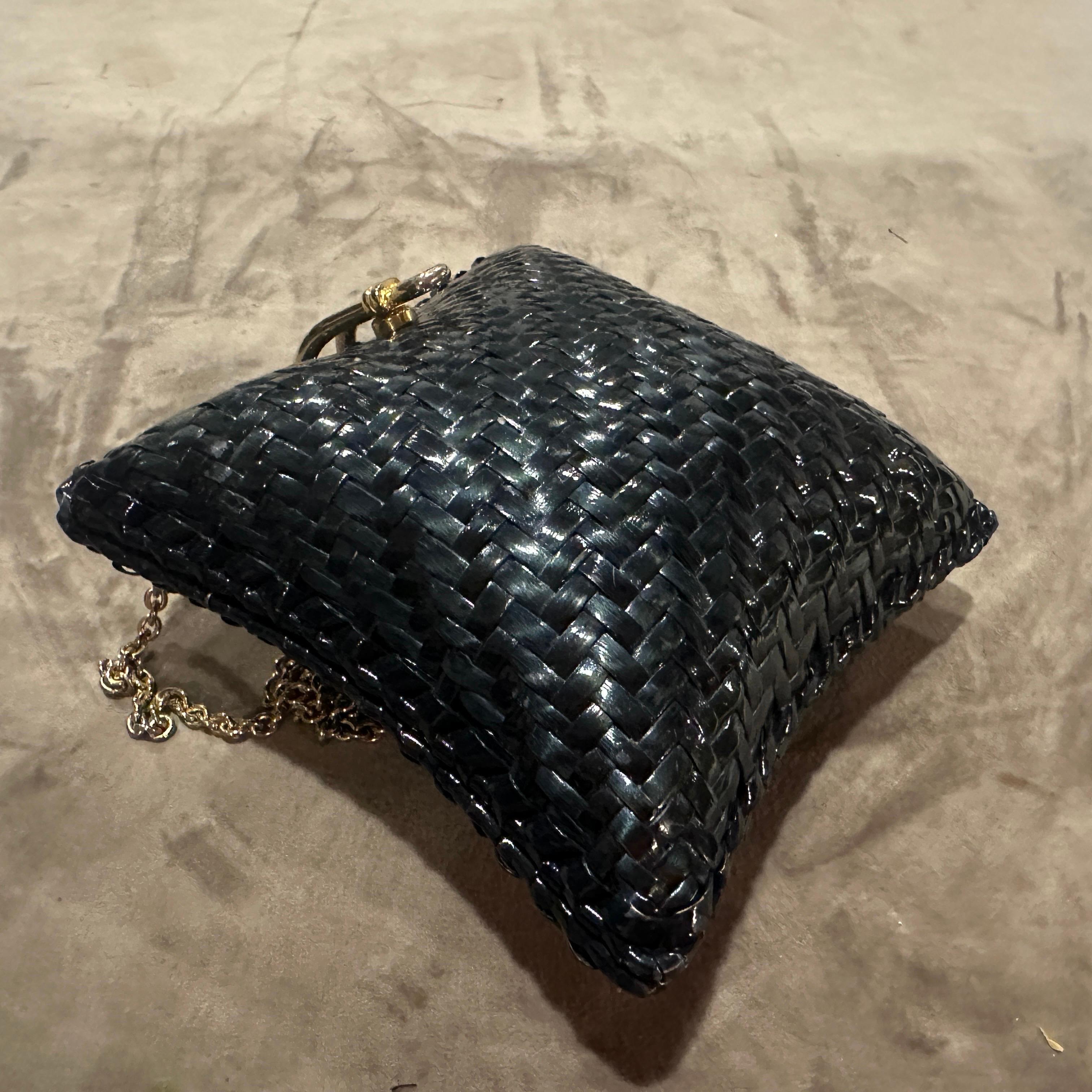 Borsa a tracolla quadrata in vimini blu e ottone di Rodo degli anni '70 in vendita 3