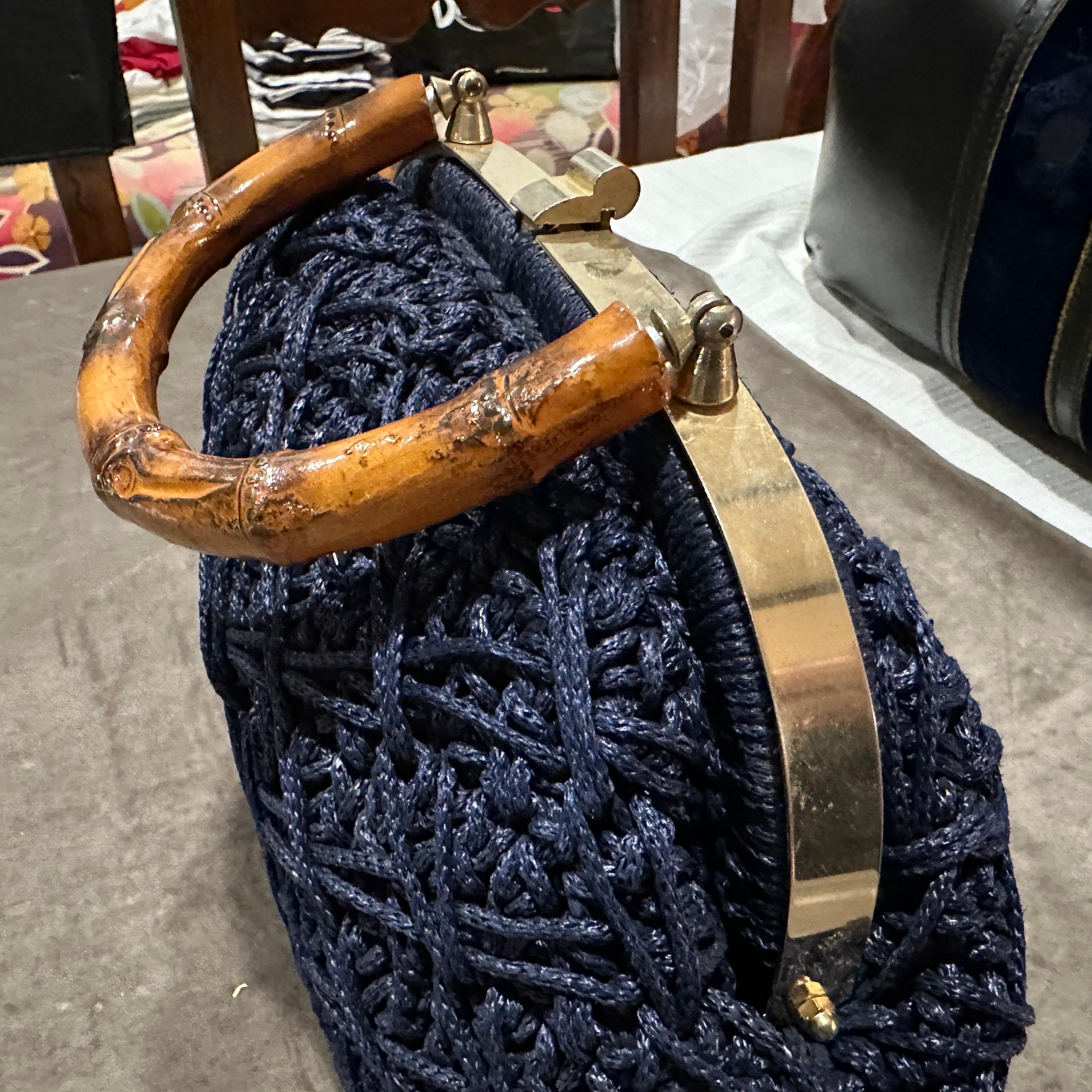 1970s Blue Woven Fabric Brass and Bamboo Italian Top Handle Bag For Sale 7