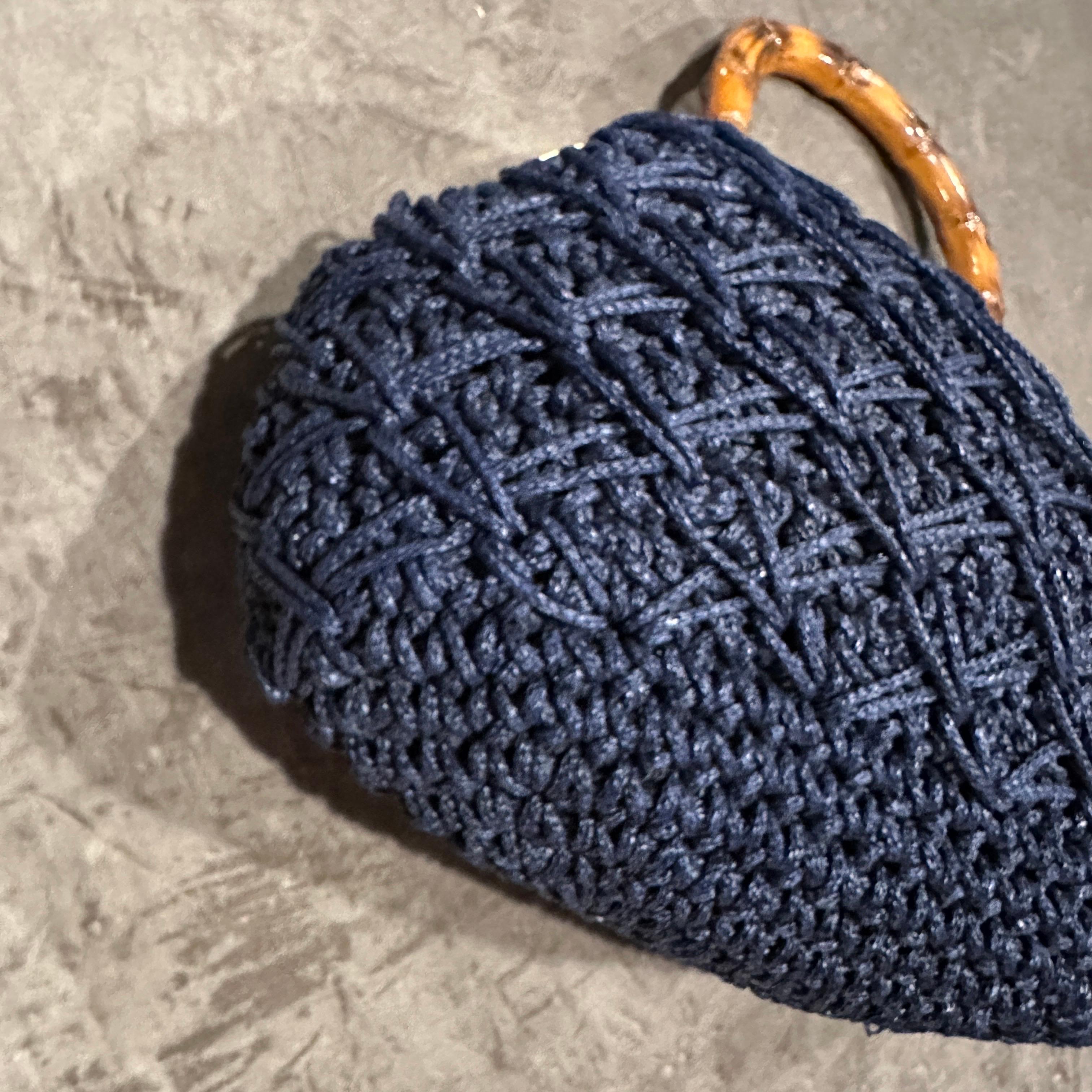 1970s Blue Woven Fabric Brass and Bamboo Italian Top Handle Bag For Sale 2