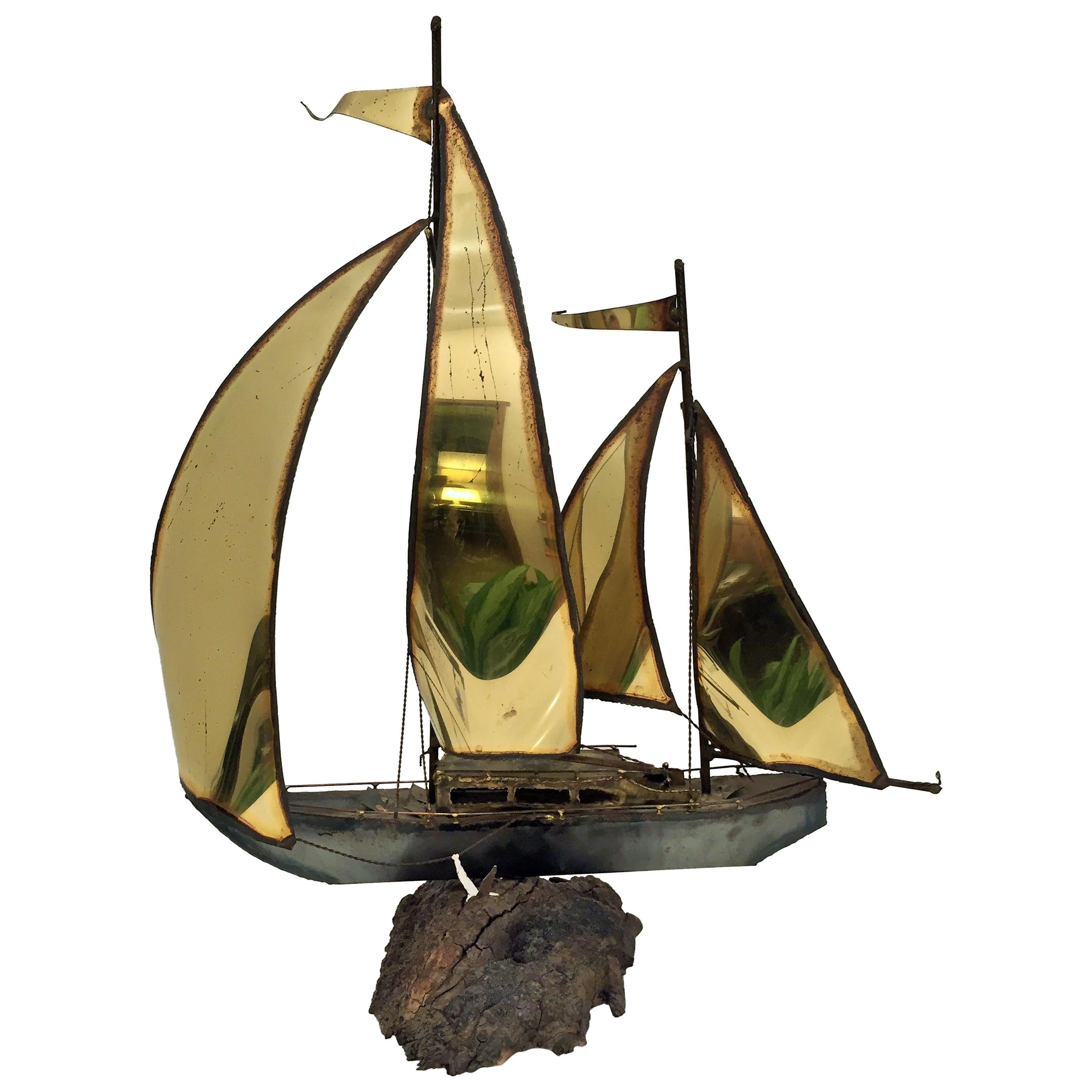 Messing-Skulptur eines Bootes aus den 1970er Jahren auf Holz montiert im Angebot