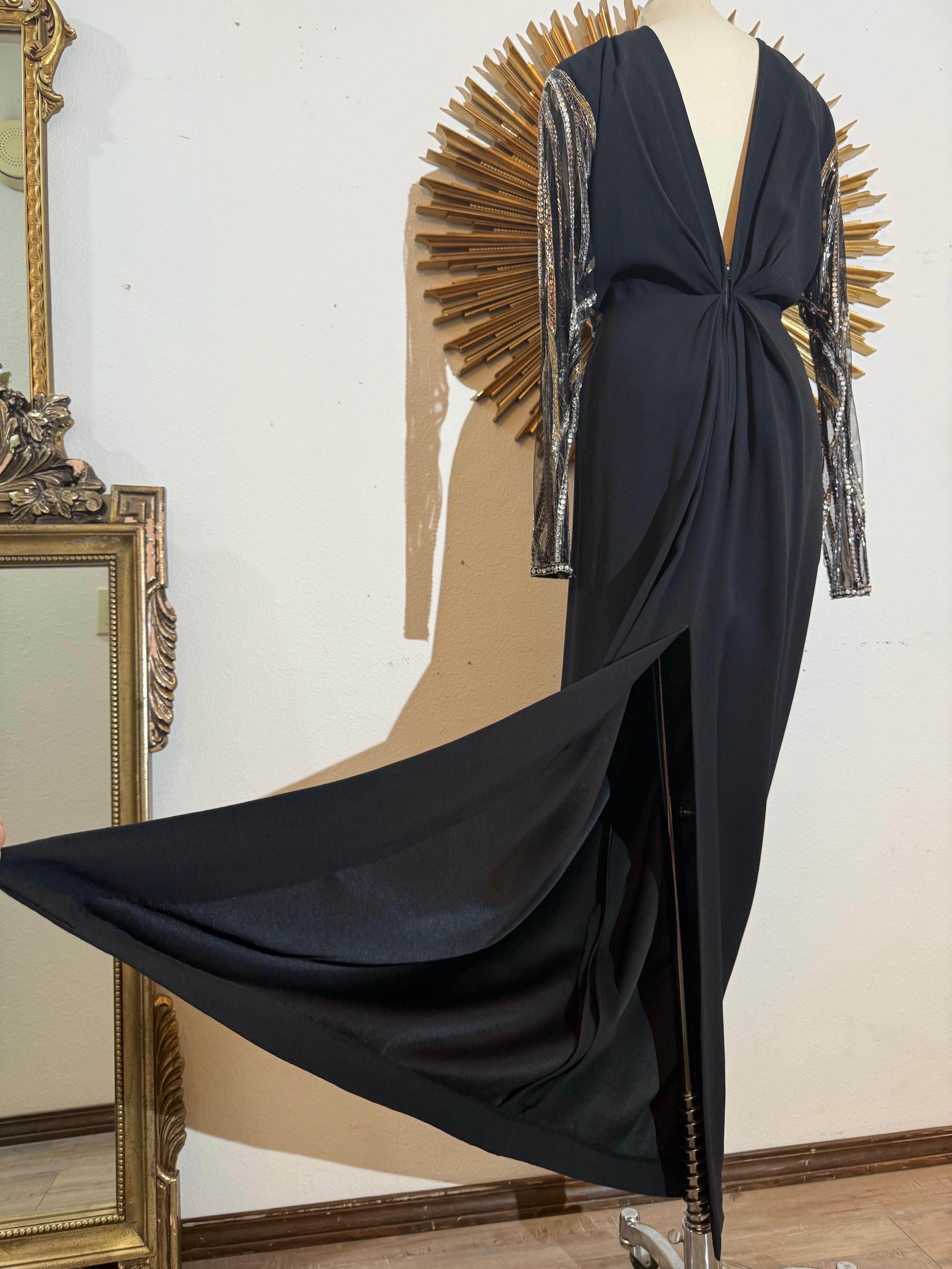 1970s Bob Mackie Black Crepe Column Gown w Glamorous Bugle Bead Streamers en vente 8