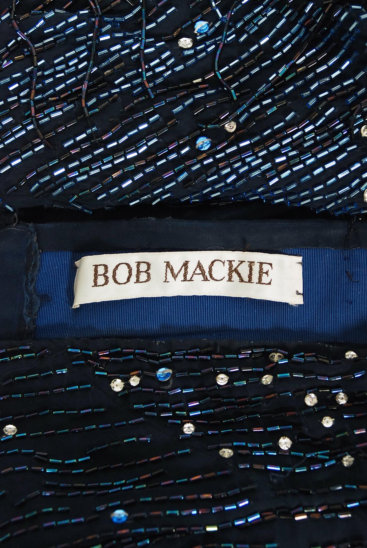 1970er Bob Mackie für Debbie Reynolds Dokumentiertes blaues perlenbesetztes Seidenkleid mit hohem Schlitz 15
