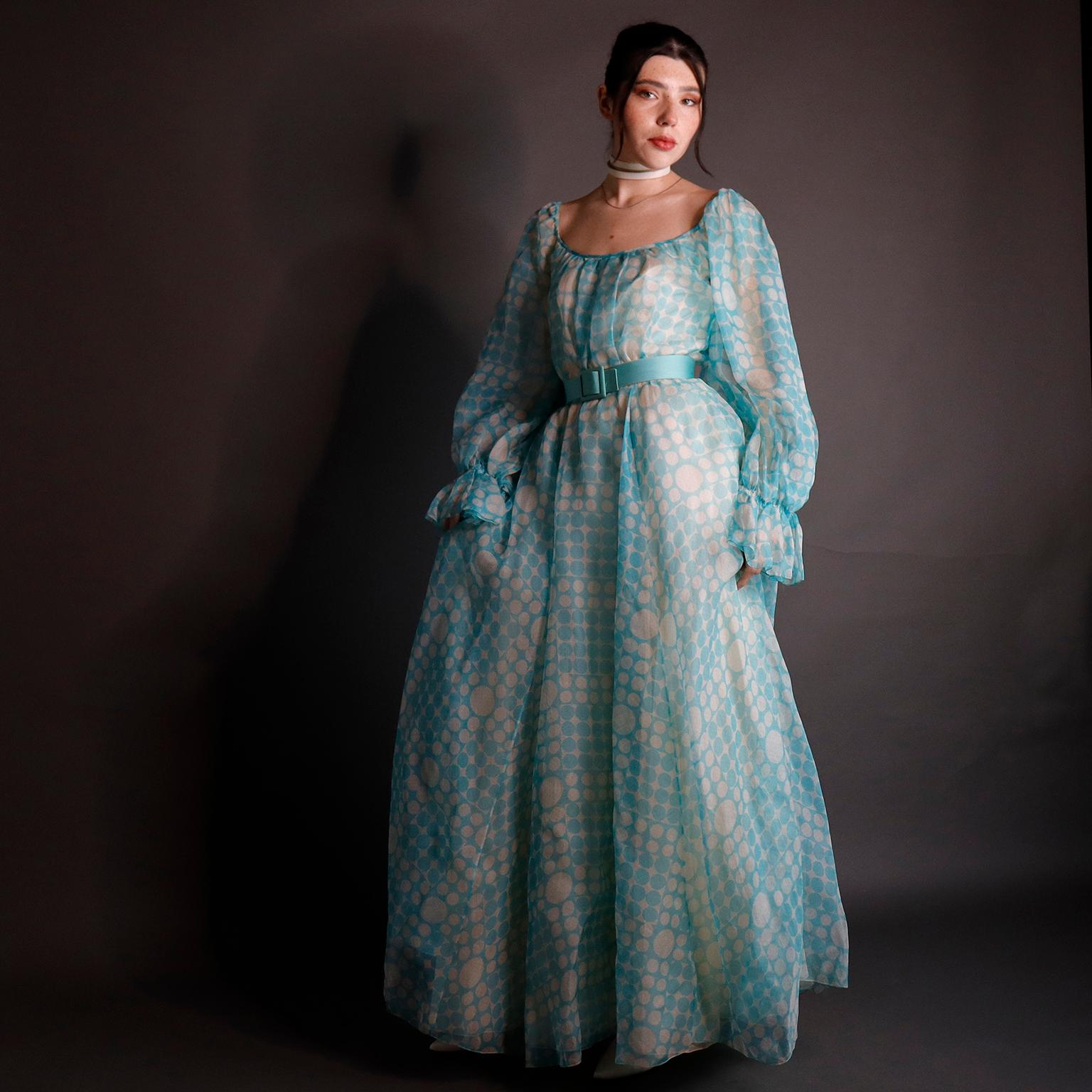 Bob Mackie Ray Aghayan Robe longue bleu aqua à pois avec manches bouffantes des années 1970 Bon état - En vente à Portland, OR