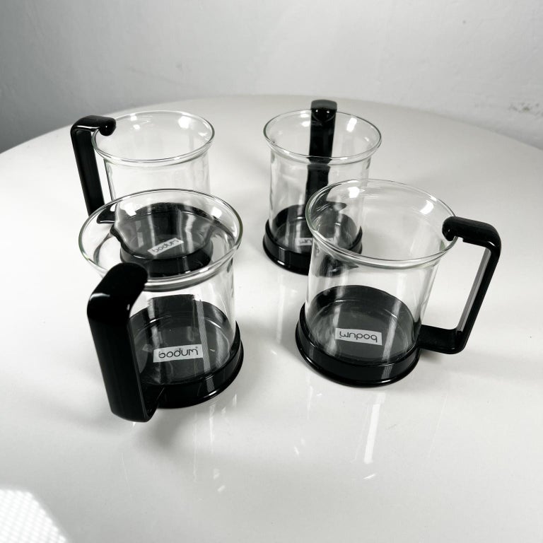 https://a.1stdibscdn.com/1970s-bodum-set-glass-coffee-tea-pot-four-glass-mugs-denmark-for-sale-picture-7/f_9715/f_338125821681493299419/BodumCoffeeSetDE04_23_6_master.jpg?width=768