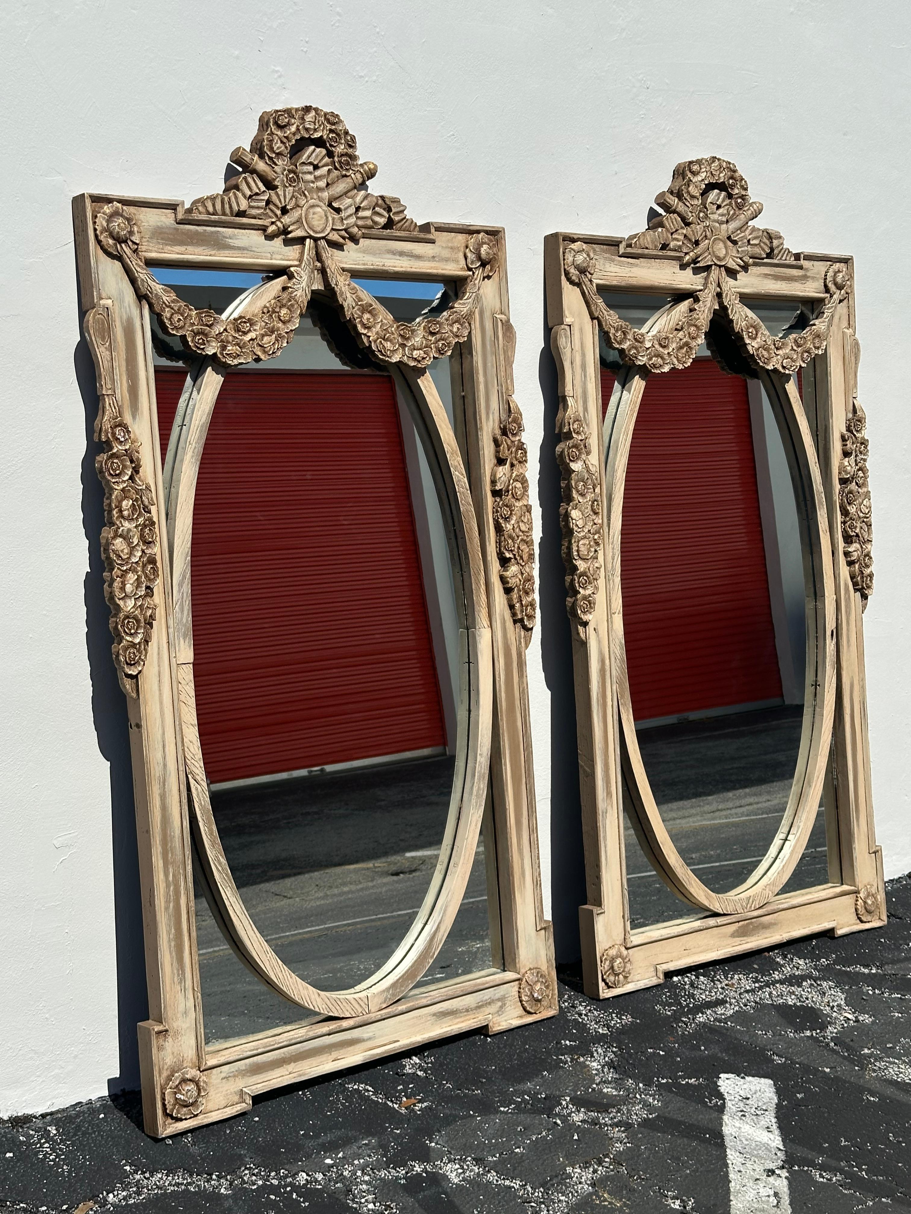 Miroirs rustiques ovales à fleurs en bois de récupération de style Boho français des années 1970, lot de 2 Bon état - En vente à Fort Lauderdale, FL
