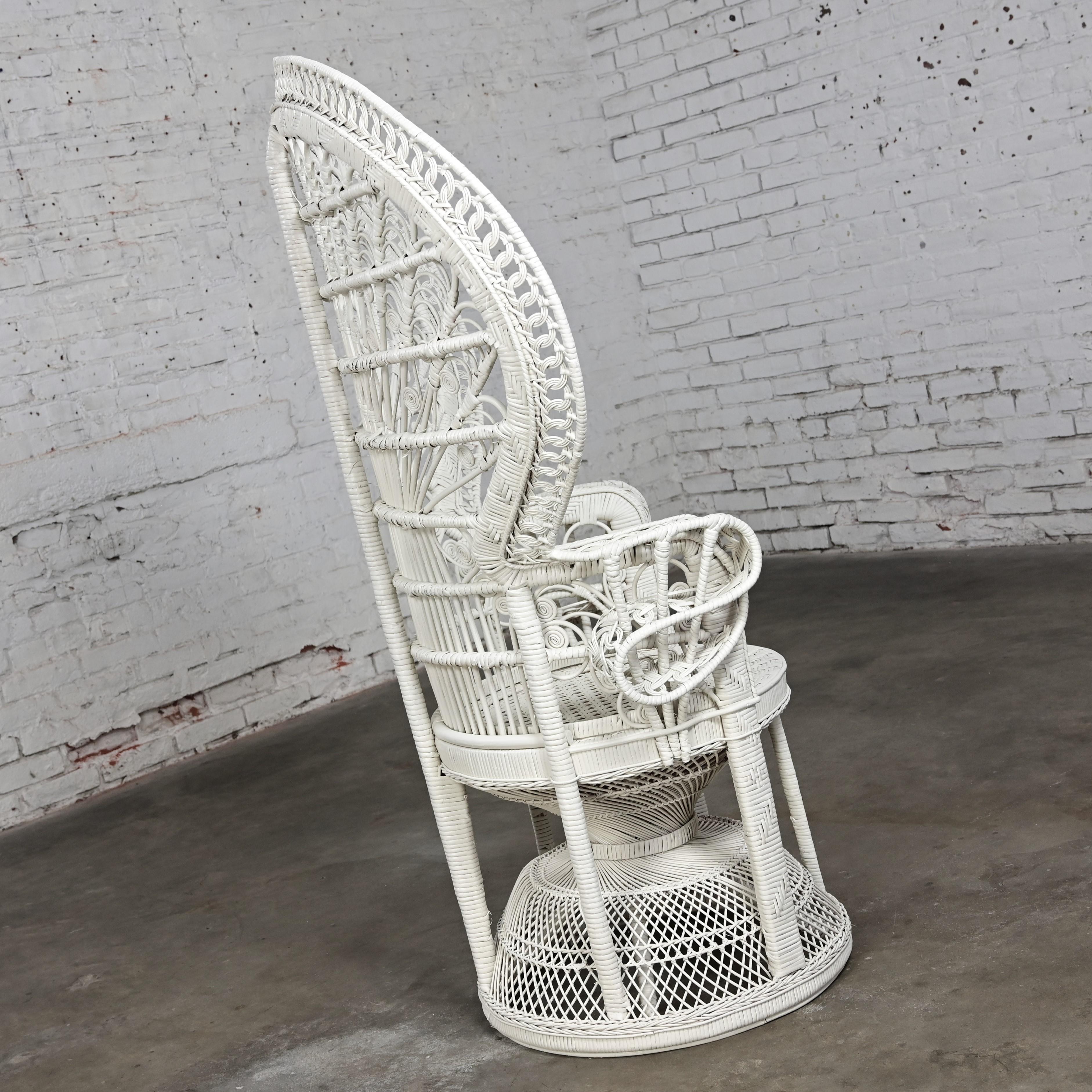 1970s Bohemian Hollywood Regency Off White Painted Rattan Peacock Fan Back Chair For Sale 7