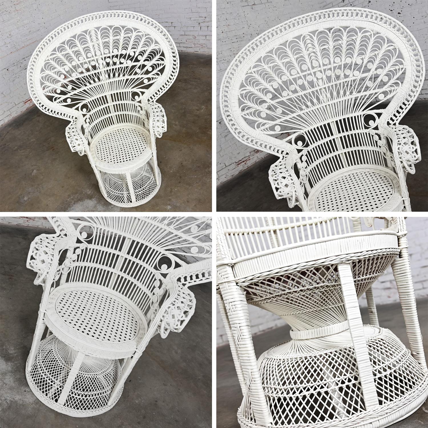 1970s Bohemian Hollywood Regency Off White Painted Rattan Peacock Fan Back Chair For Sale 10