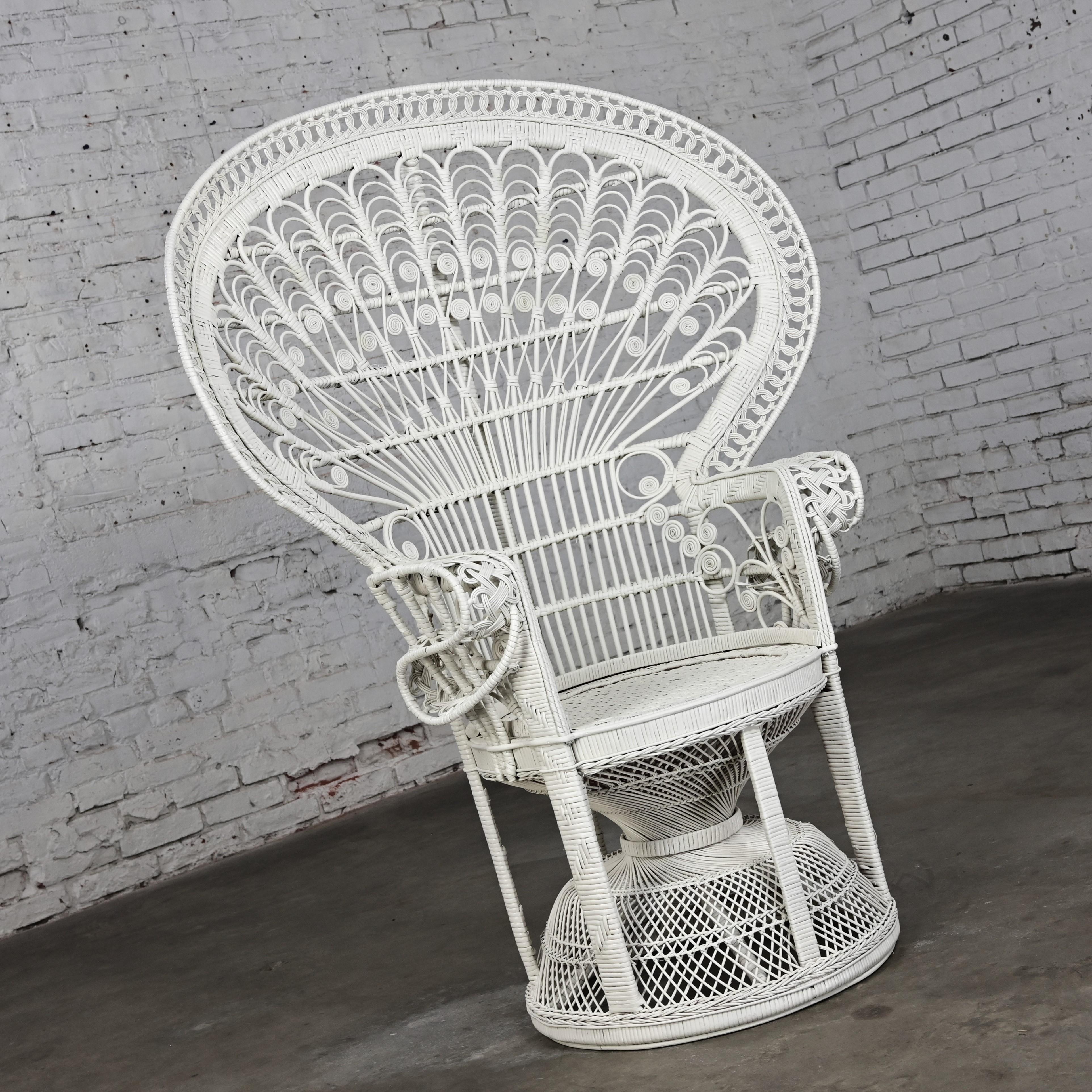 1970s Bohemian Hollywood Regency Off White Painted Rattan Peacock Fan Back Chair In Good Condition For Sale In Topeka, KS