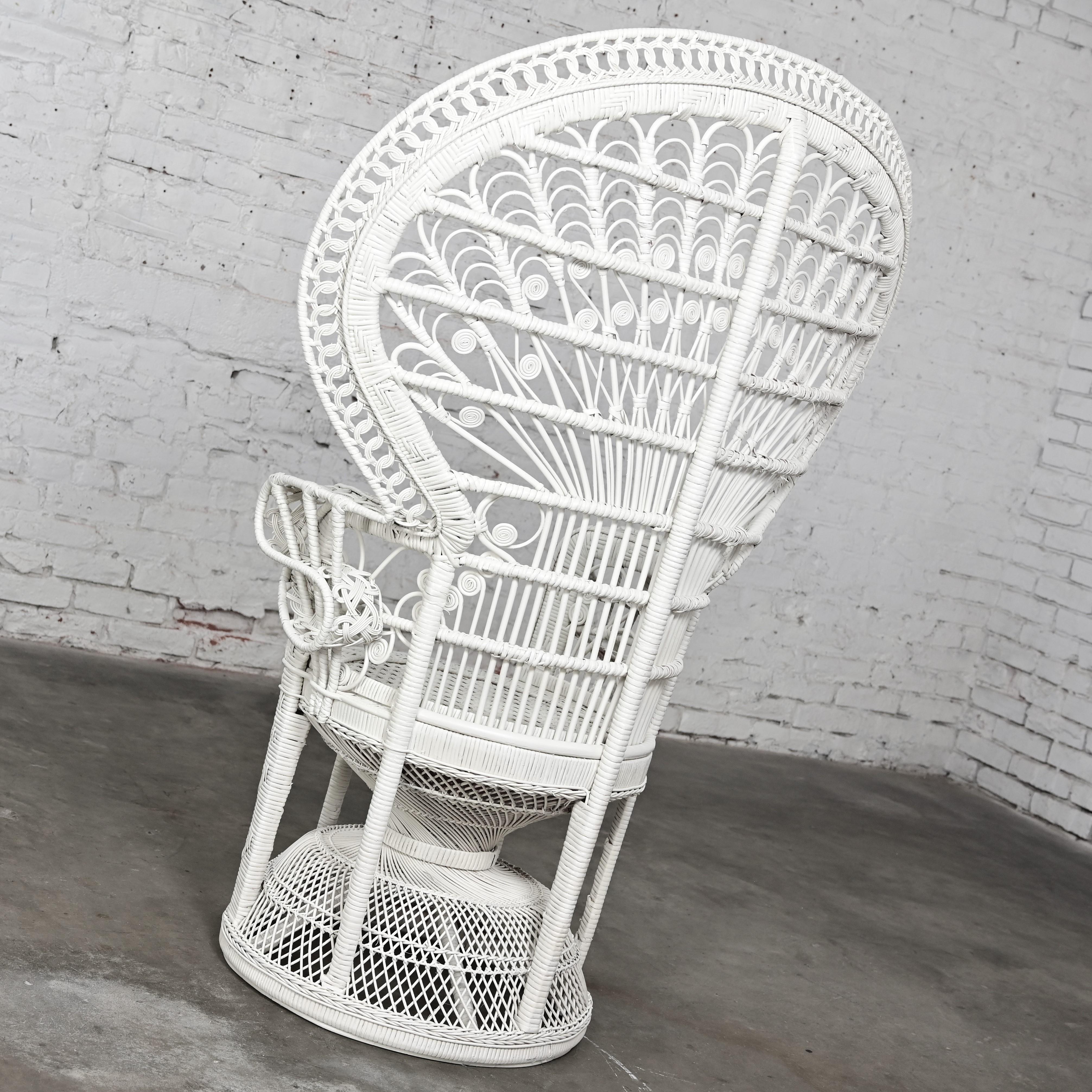 1970s Bohemian Hollywood Regency Off White Painted Rattan Peacock Fan Back Chair For Sale 4