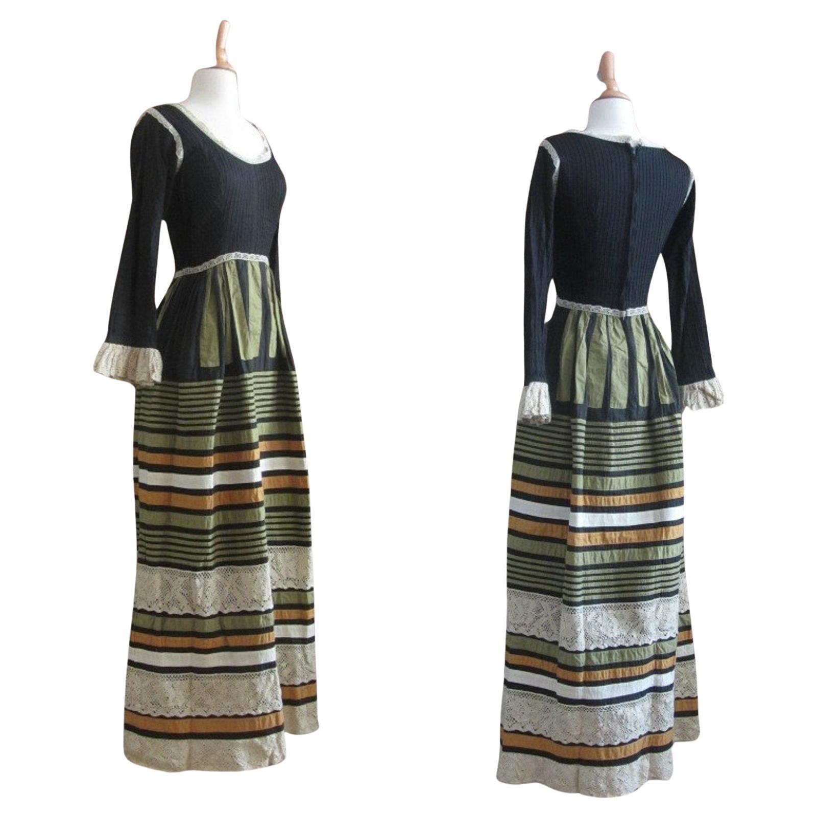 Georgia Charuhas Maxi Vestido Bohemio Mexicano, Circa 1970s Negro en venta