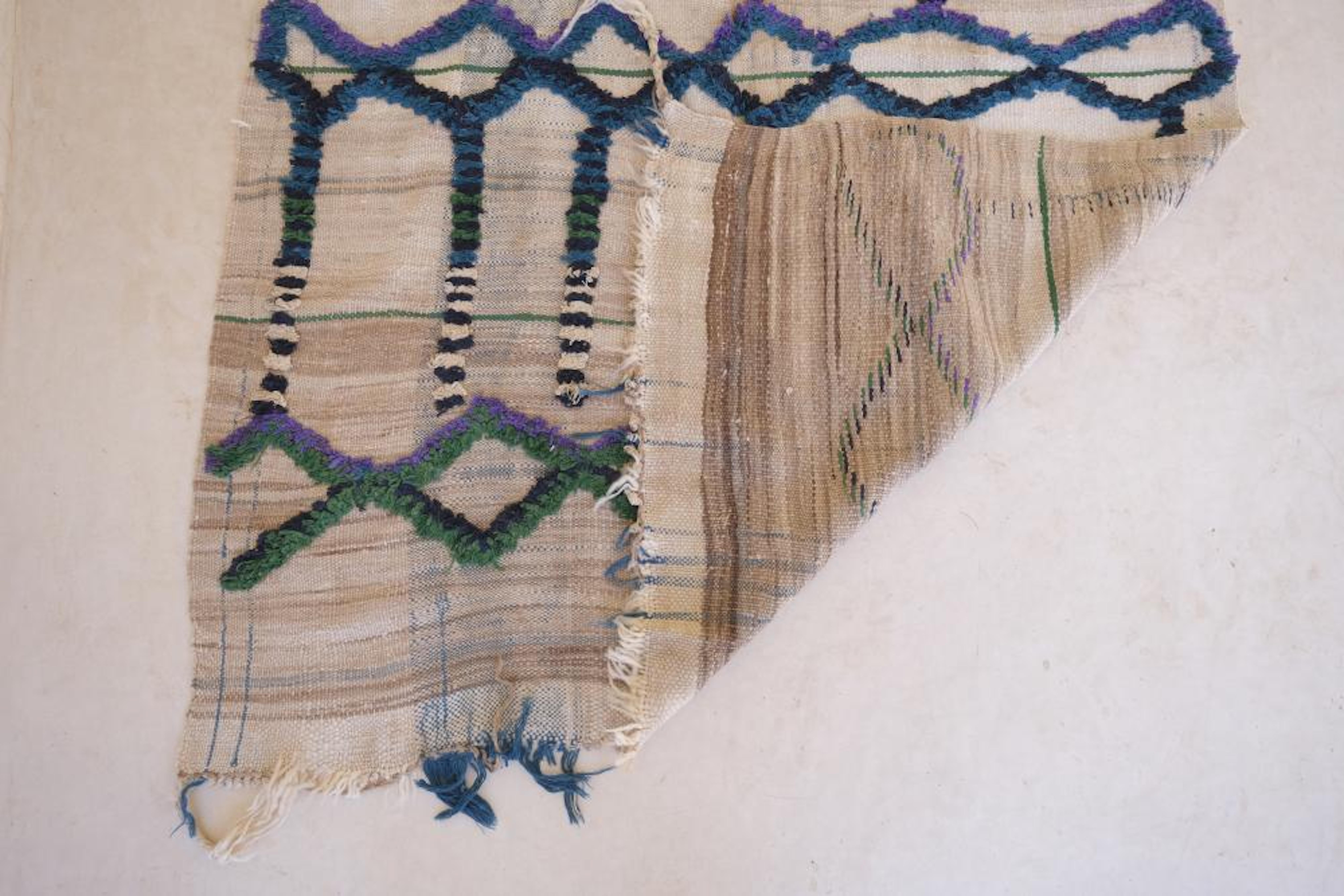 1970er Jahre Böhmisch Marokkanisch Flachgewebe Kilim Läufer oder Teppich mit strukturiertem Design (Ende des 20. Jahrhunderts) im Angebot