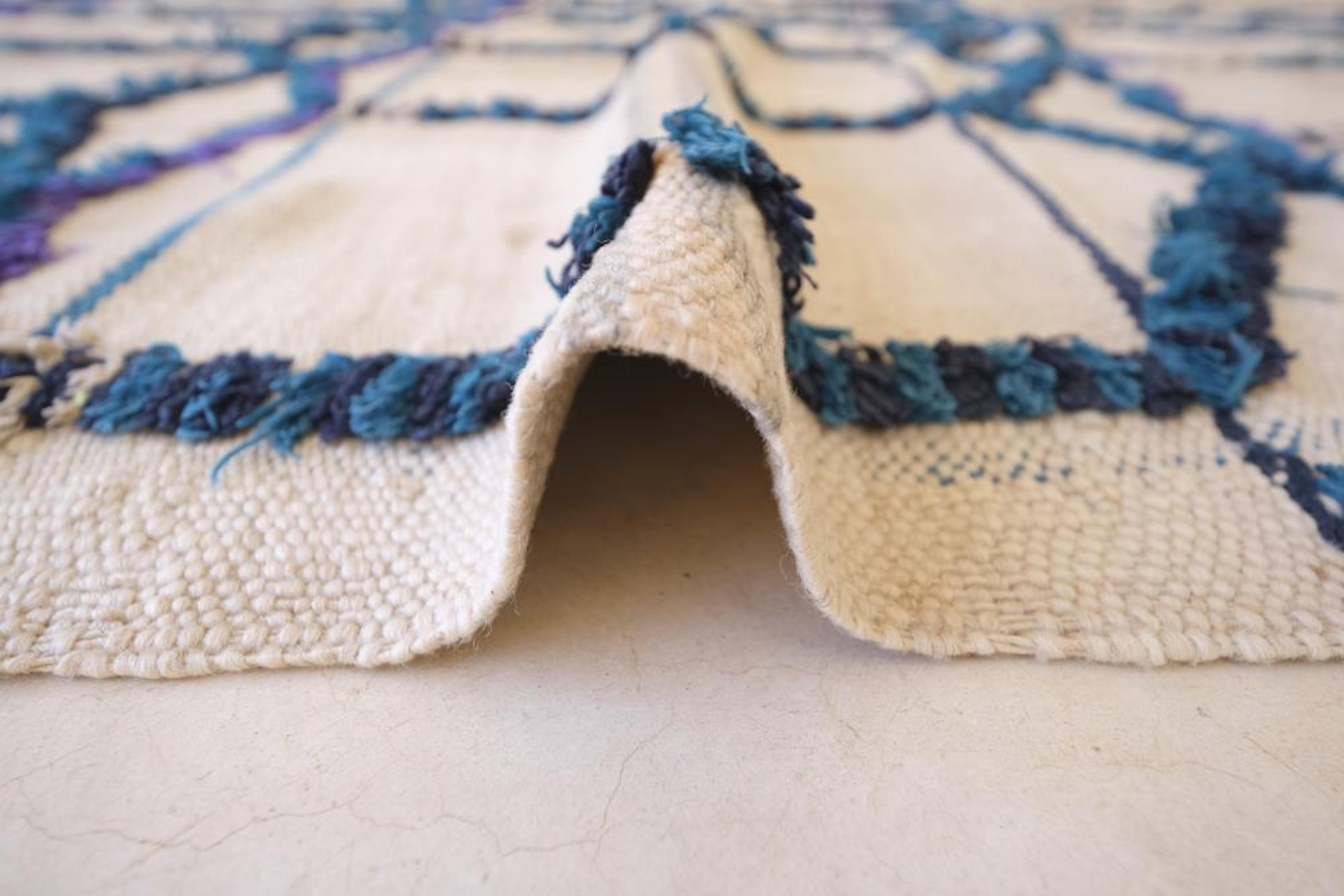 1970er Jahre Böhmisch Marokkanisch Flachgewebe Kilim Läufer oder Teppich mit strukturiertem Design im Angebot 1