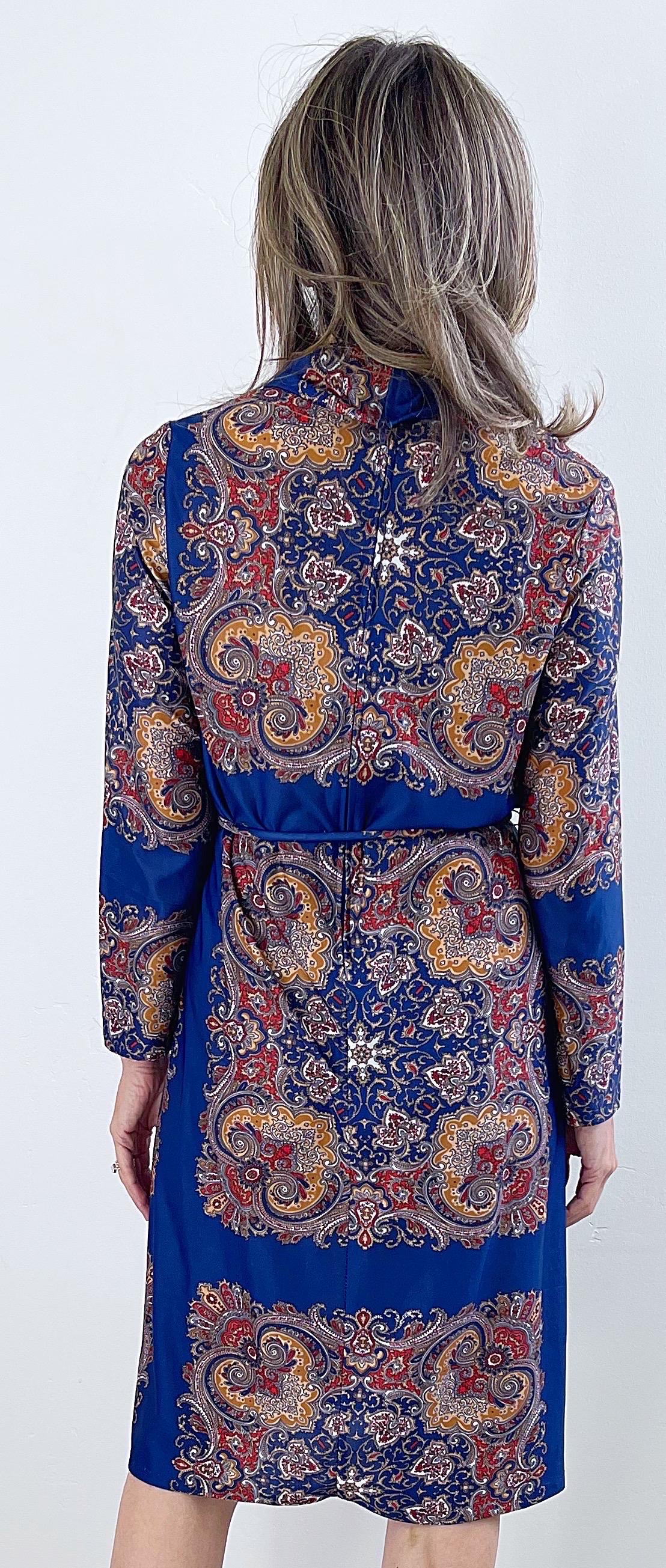 Gray 1970s Boho Chic Paisley Print Long Sleeve Mock Neck Vintage 70s Knit Dress For Sale