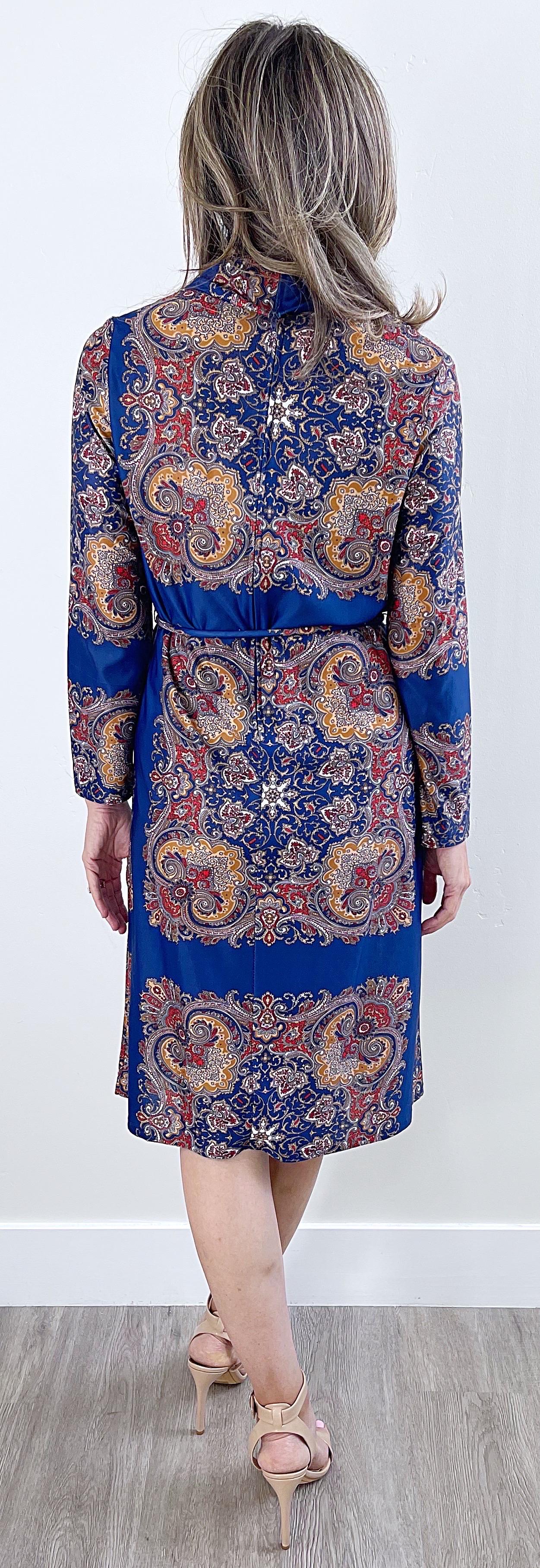 Robe en tricot 1970 Boho Chic imprimé Paisley à manches longues et col bénitier Vintage 70s en vente 4