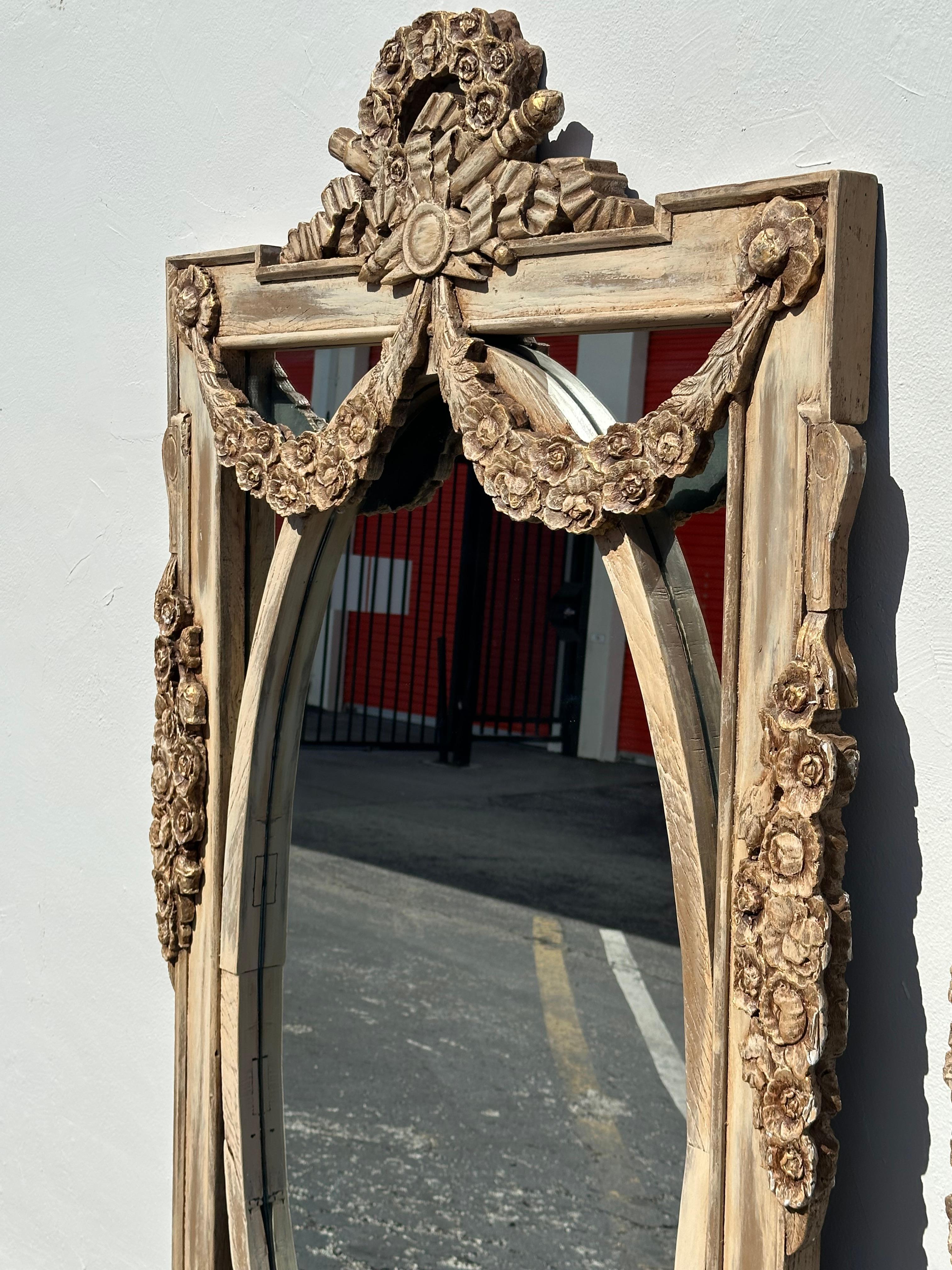 Miroirs rustiques ovales à fleurs en bois de récupération de style Boho français des années 1970, lot de 2 en vente 4