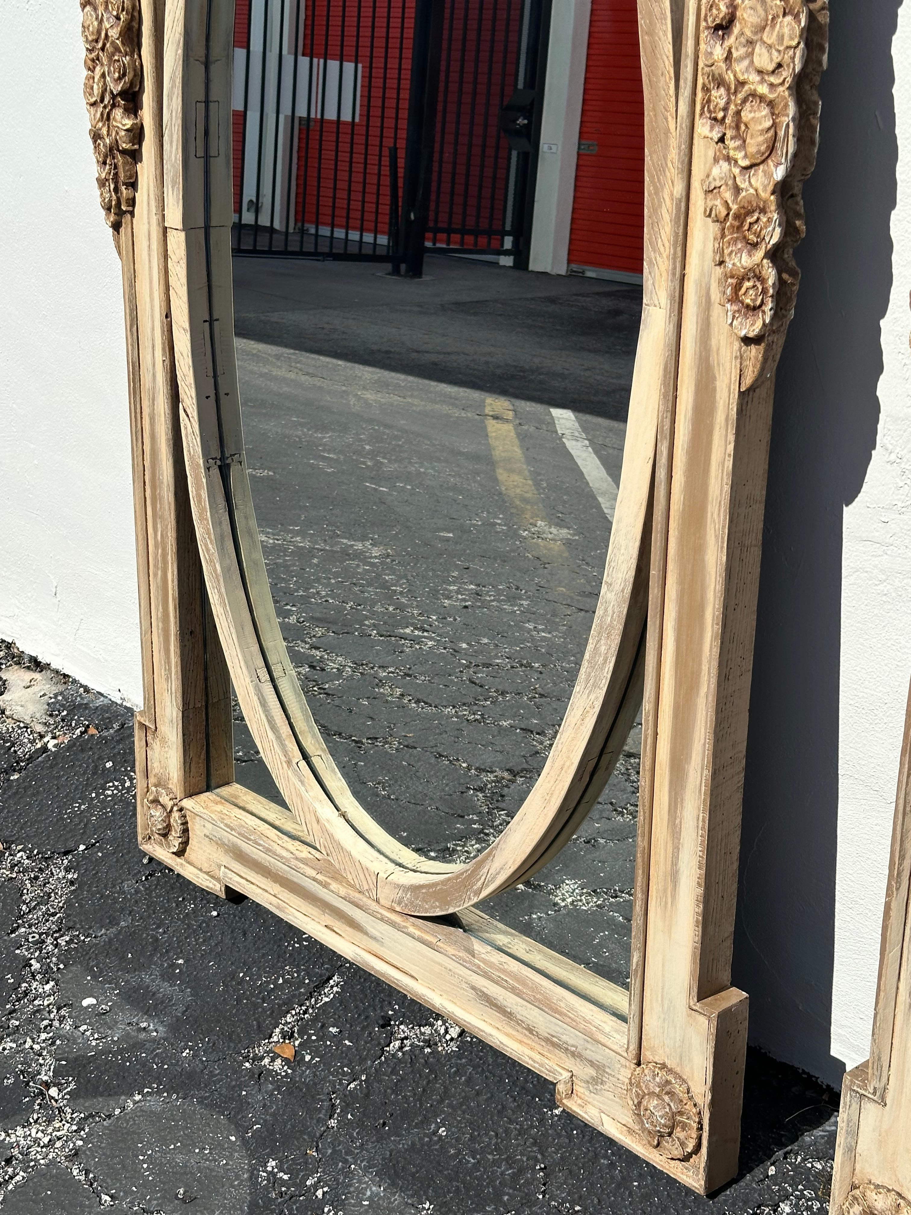 Miroirs rustiques ovales à fleurs en bois de récupération de style Boho français des années 1970, lot de 2 en vente 2