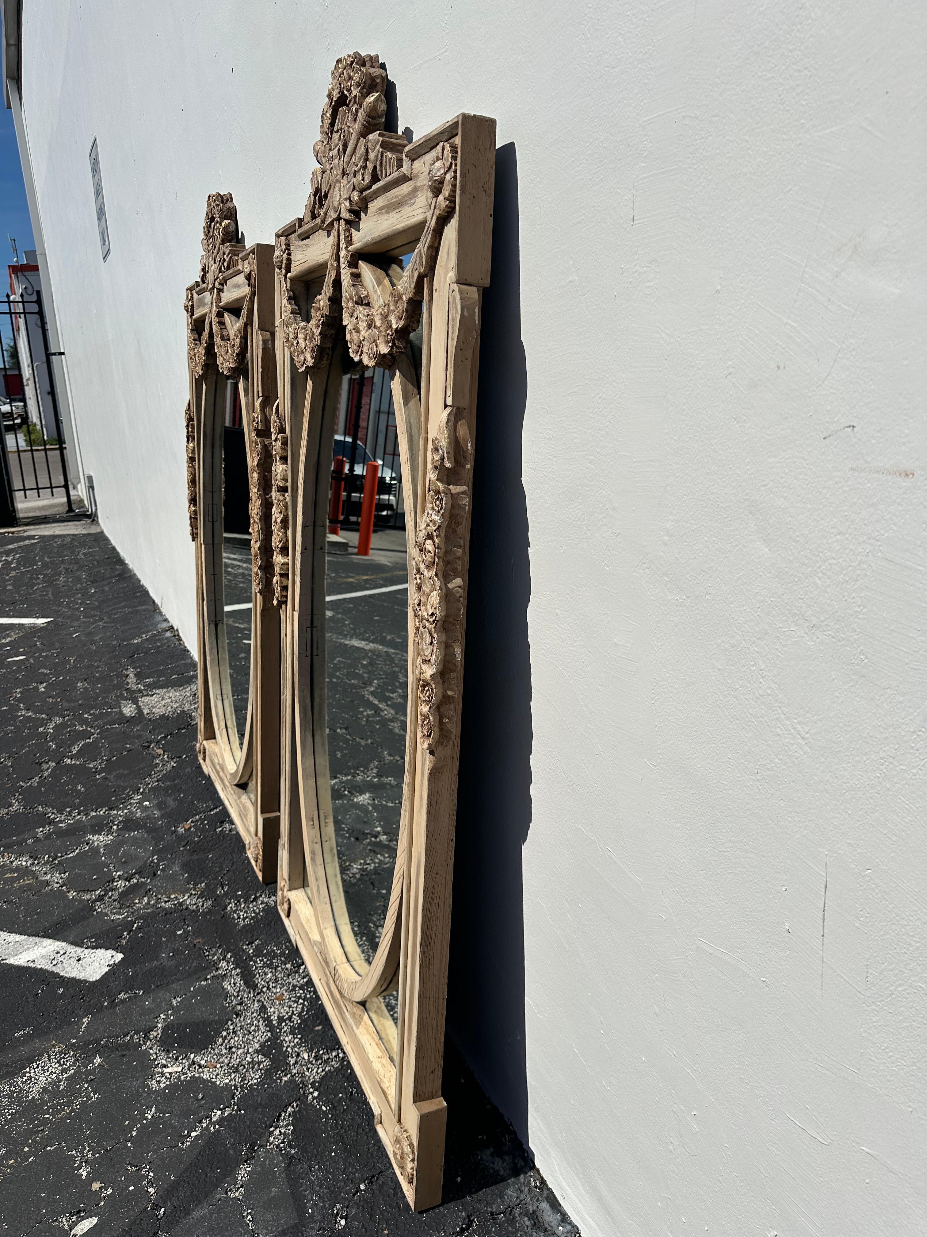 Miroirs rustiques ovales à fleurs en bois de récupération de style Boho français des années 1970, lot de 2 en vente 3