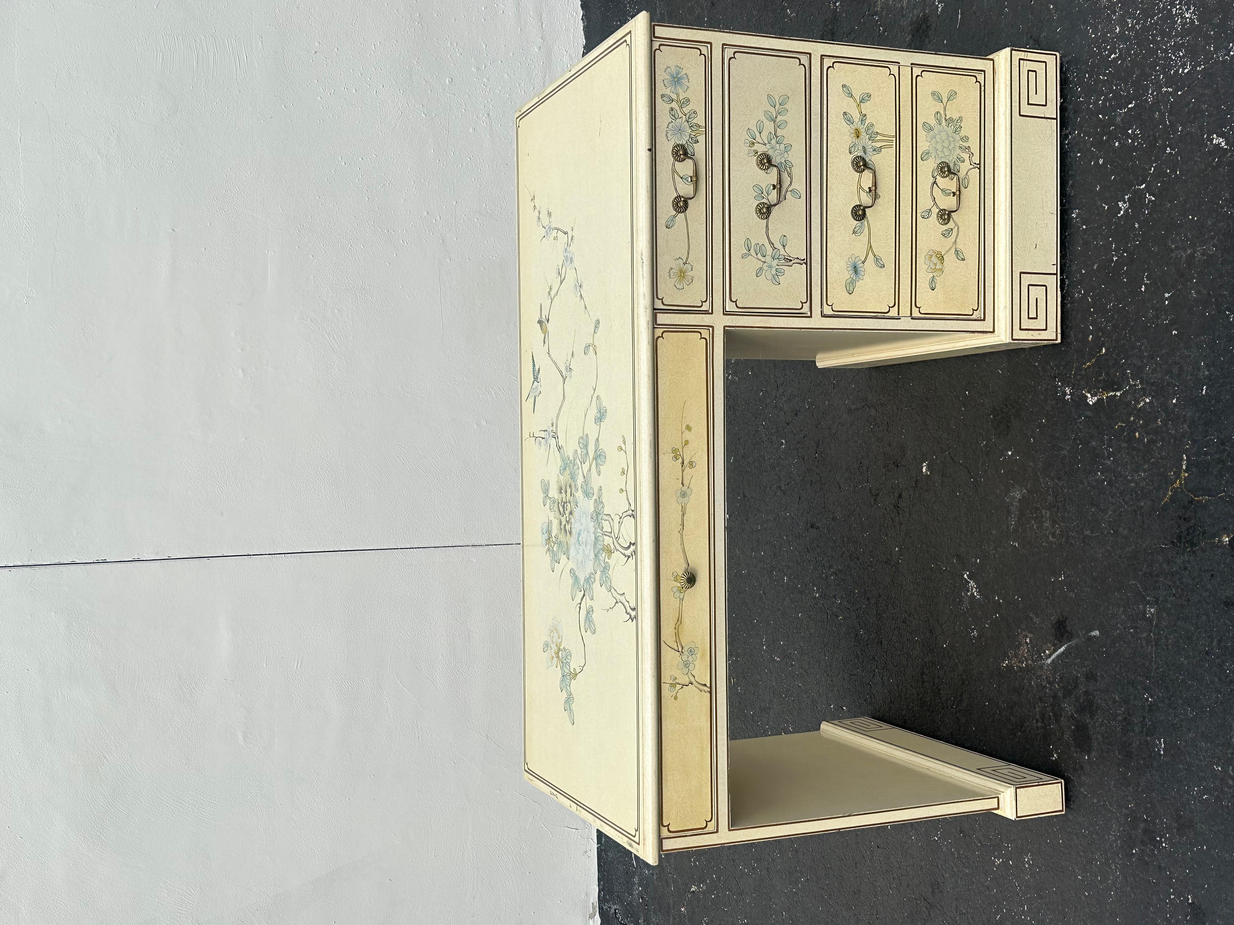 Escritorio con Silla de Chinoiserie Pintado a Mano / Decorado, Lacado en Beige Hueso, Años 70 finales del siglo XX en venta