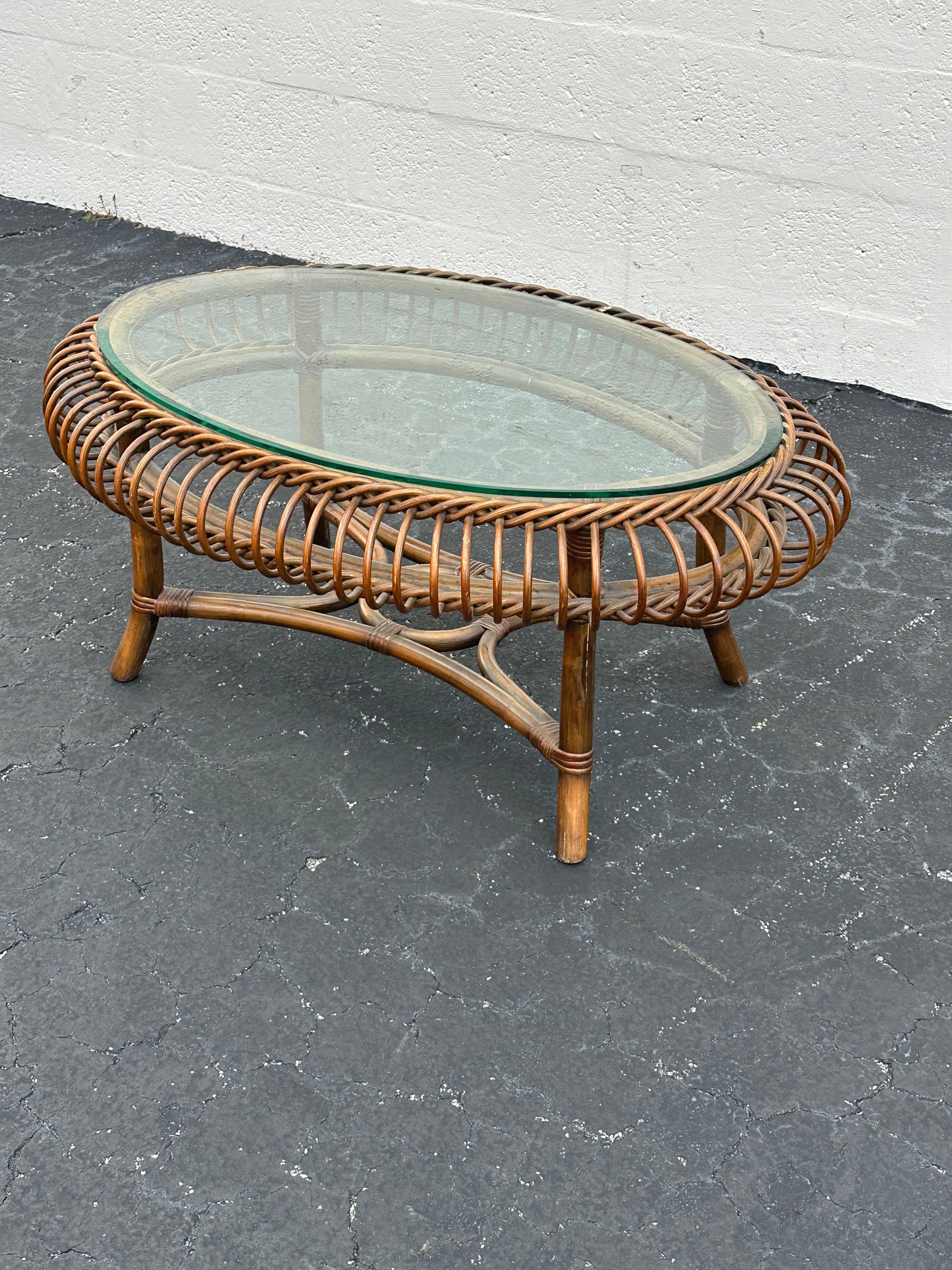 Fin du 20e siècle 1970 Table basse ovale sculpturale en rotin de style Bonocina en vente