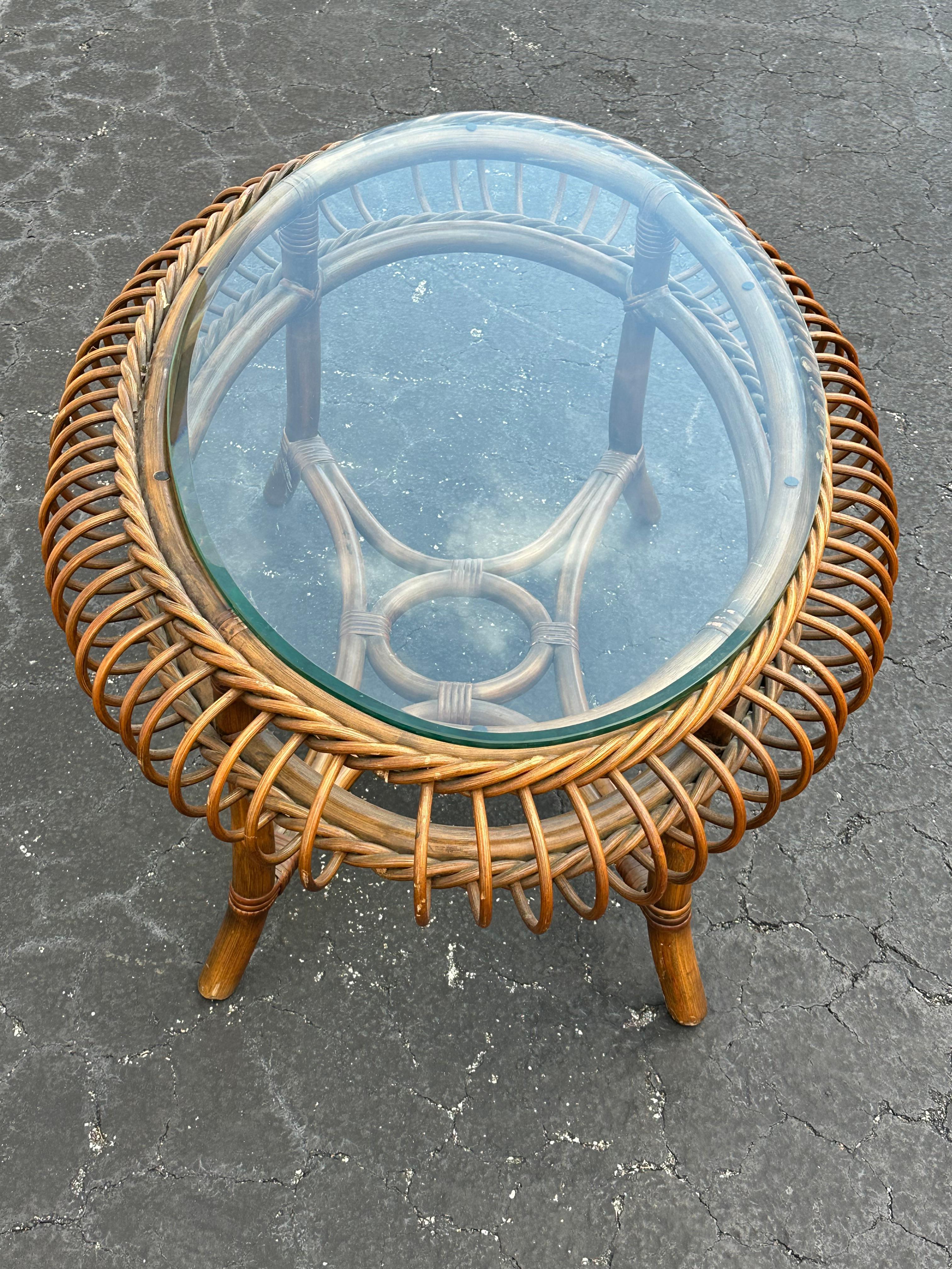 Rotin 1970 Table basse ovale sculpturale en rotin de style Bonocina en vente