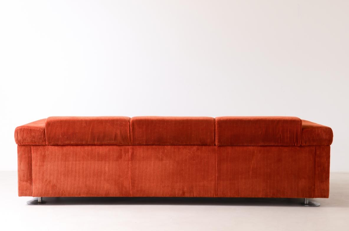 1970's Borsani Tecno three-seater sofa In Excellent Condition For Sale In Milano, IT