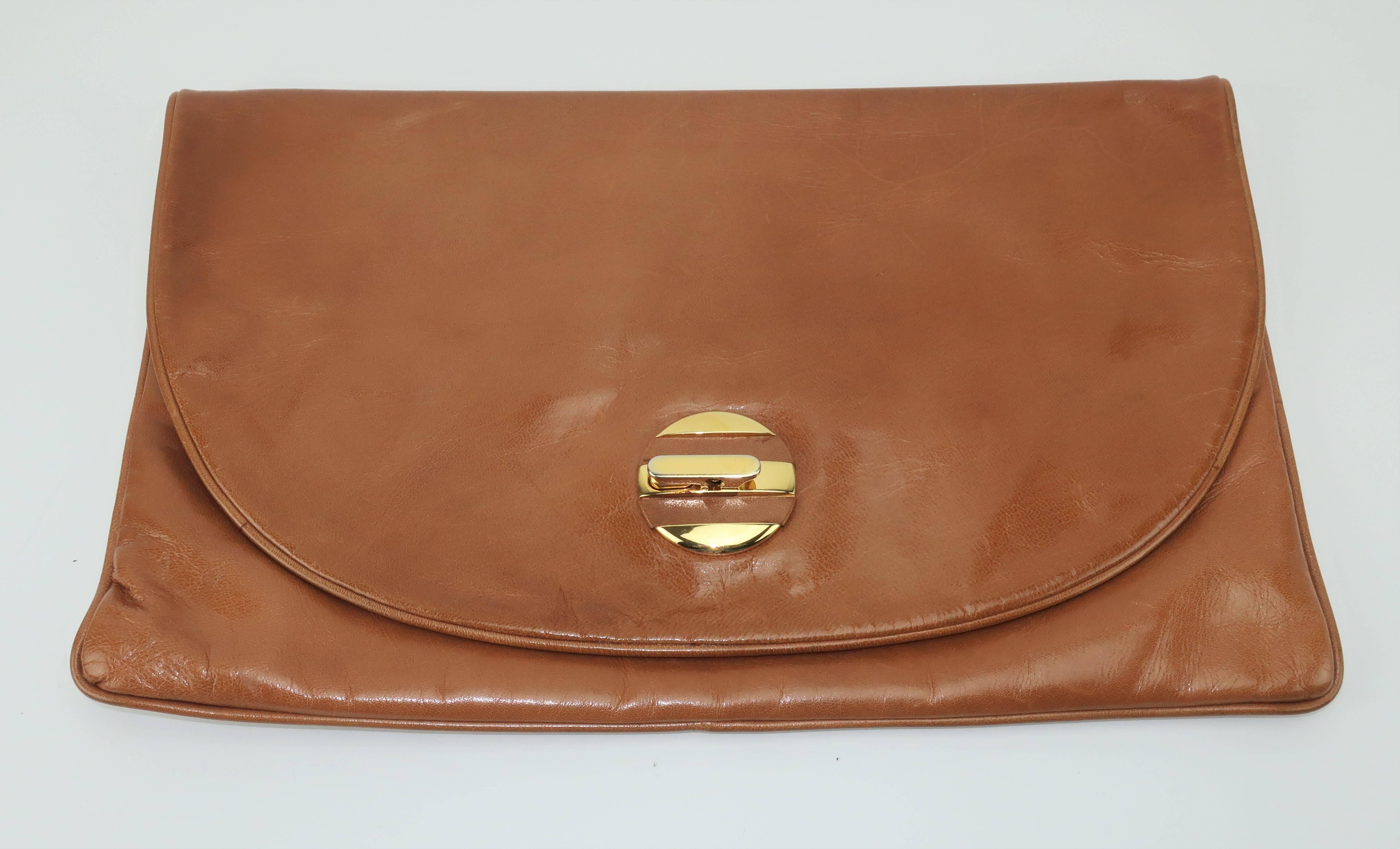 1970's Bottega Veneta Large Envelope Leather Clutch Handbag In Good Condition In Atlanta, GA